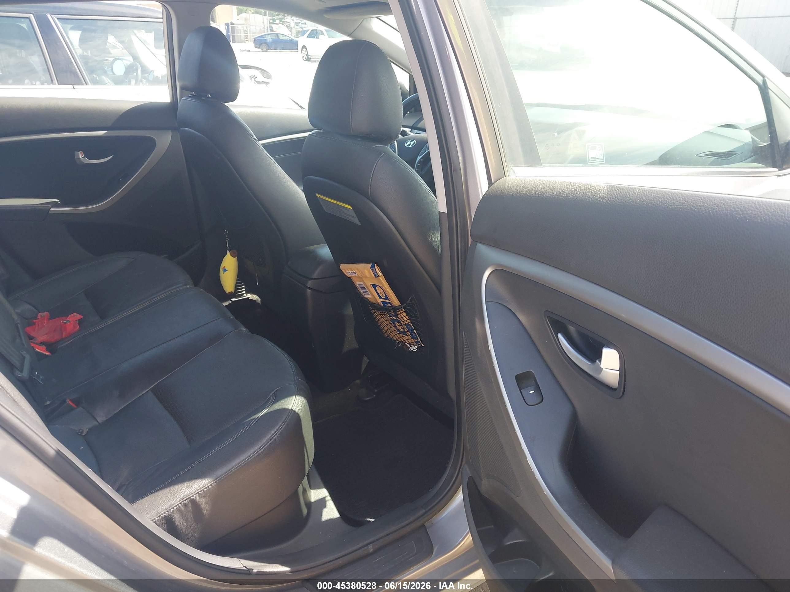 2013 Hyundai Elantra Gt   Silver vin: KMHD35LE8DU064939