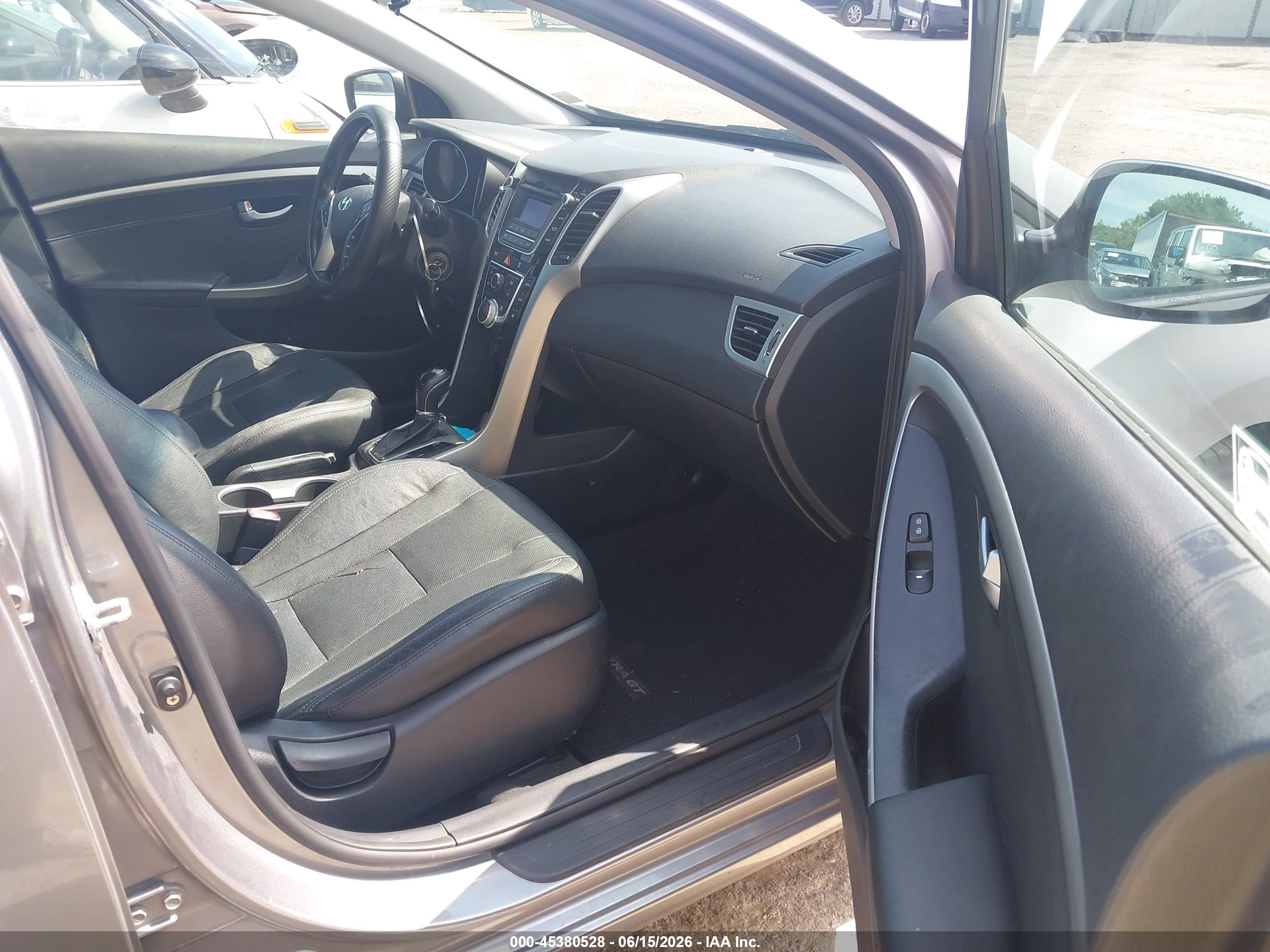 2013 Hyundai Elantra Gt   Silver vin: KMHD35LE8DU064939