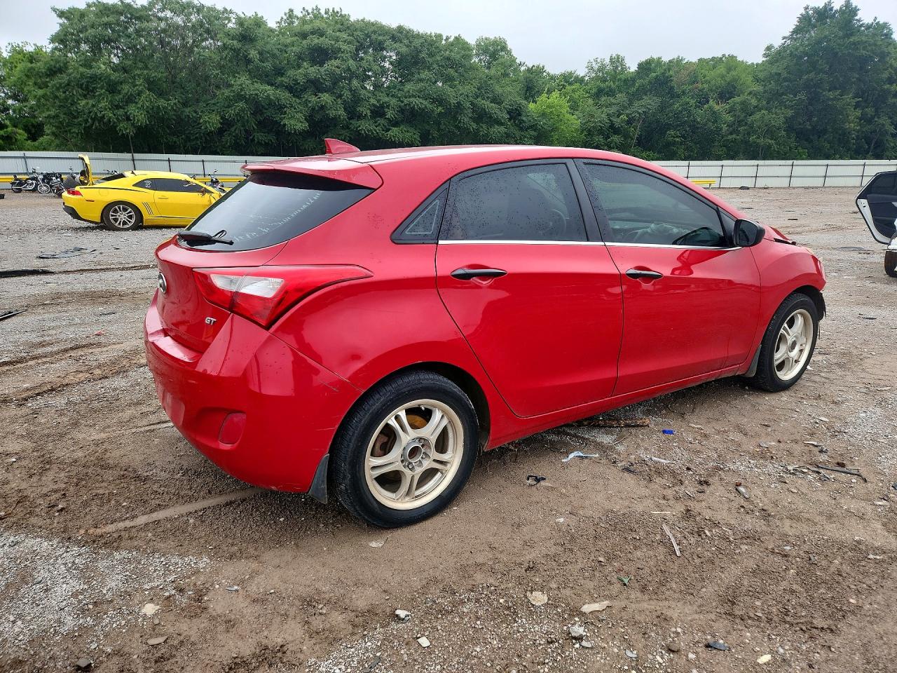 2013 Hyundai Elantra Gt Base Red vin: KMHD35LE8DU071678