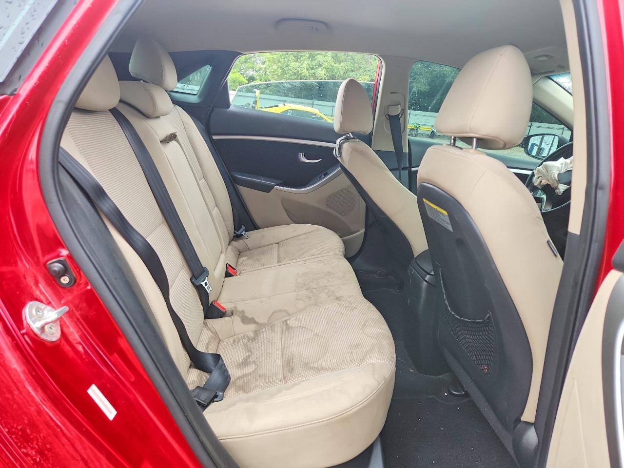 2013 Hyundai Elantra Gt Base Red vin: KMHD35LE8DU071678