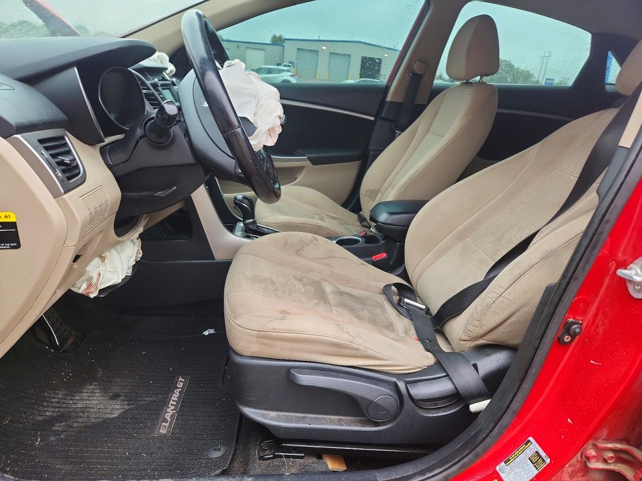 2013 Hyundai Elantra Gt Base Red vin: KMHD35LE8DU071678