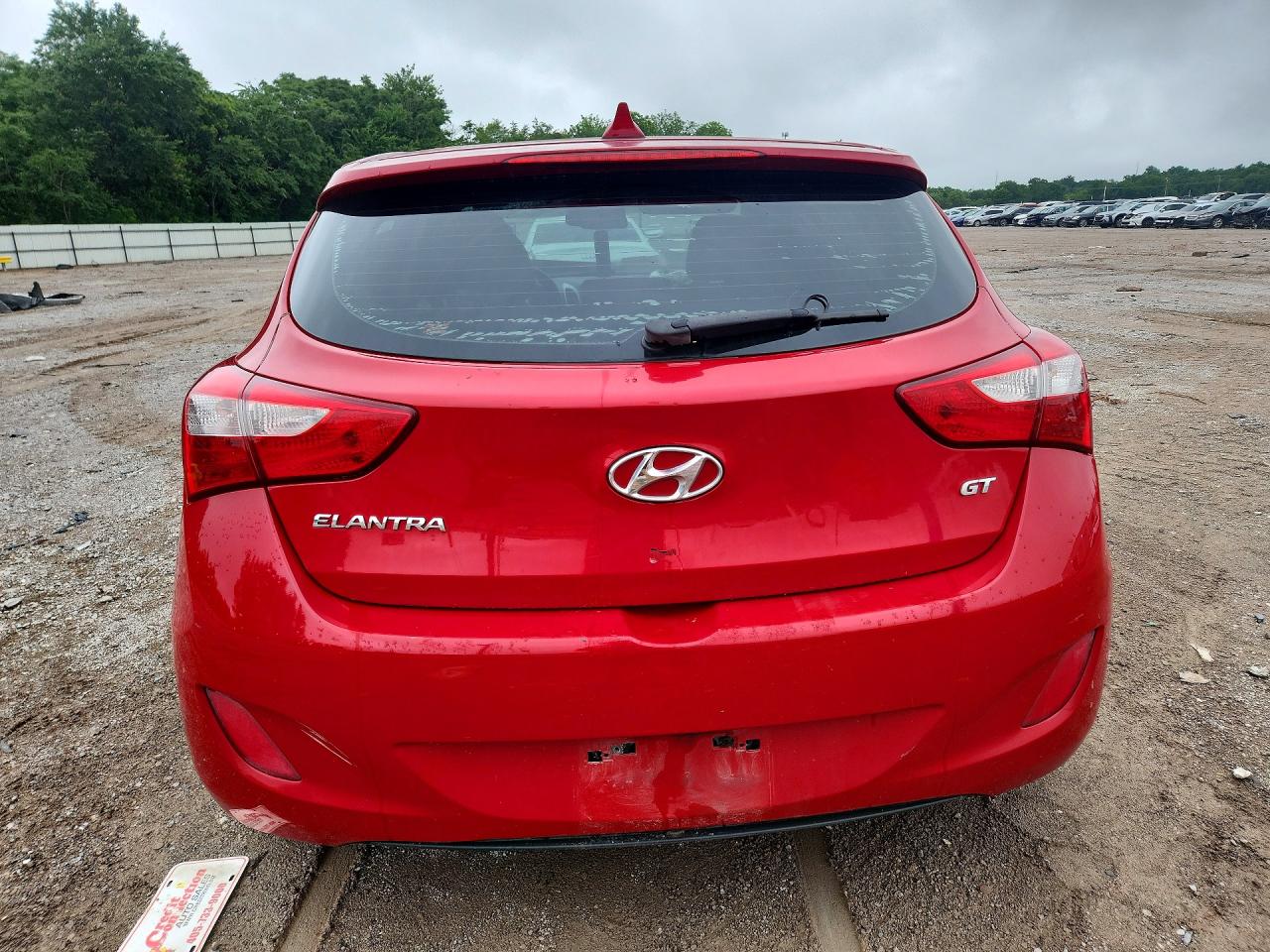 2013 Hyundai Elantra Gt Base Red vin: KMHD35LE8DU071678