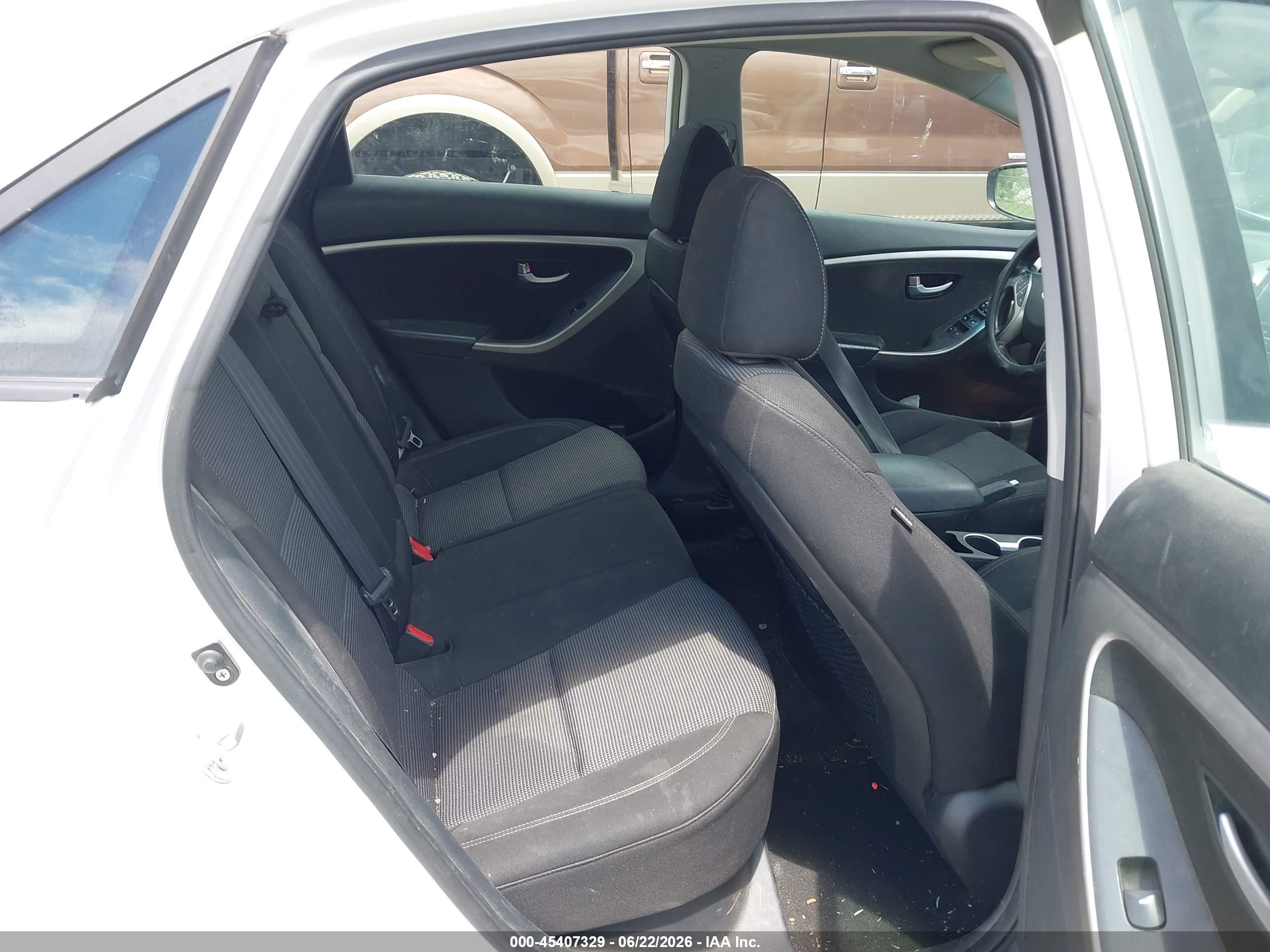2013 Hyundai Elantra Gt   White vin: KMHD35LE8DU082129
