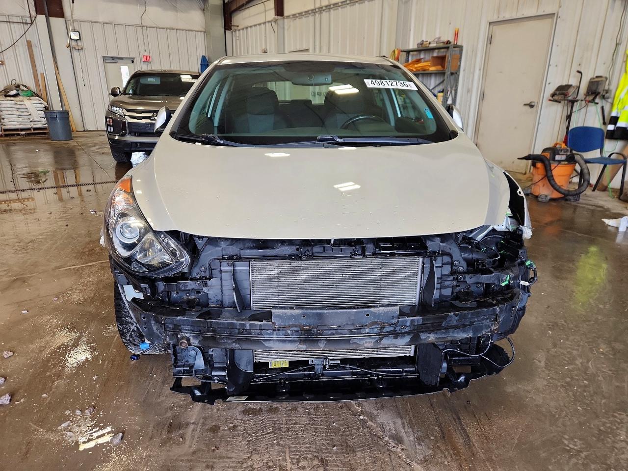 2013 Hyundai Elantra Gt Base Silver vin: KMHD35LE8DU086195