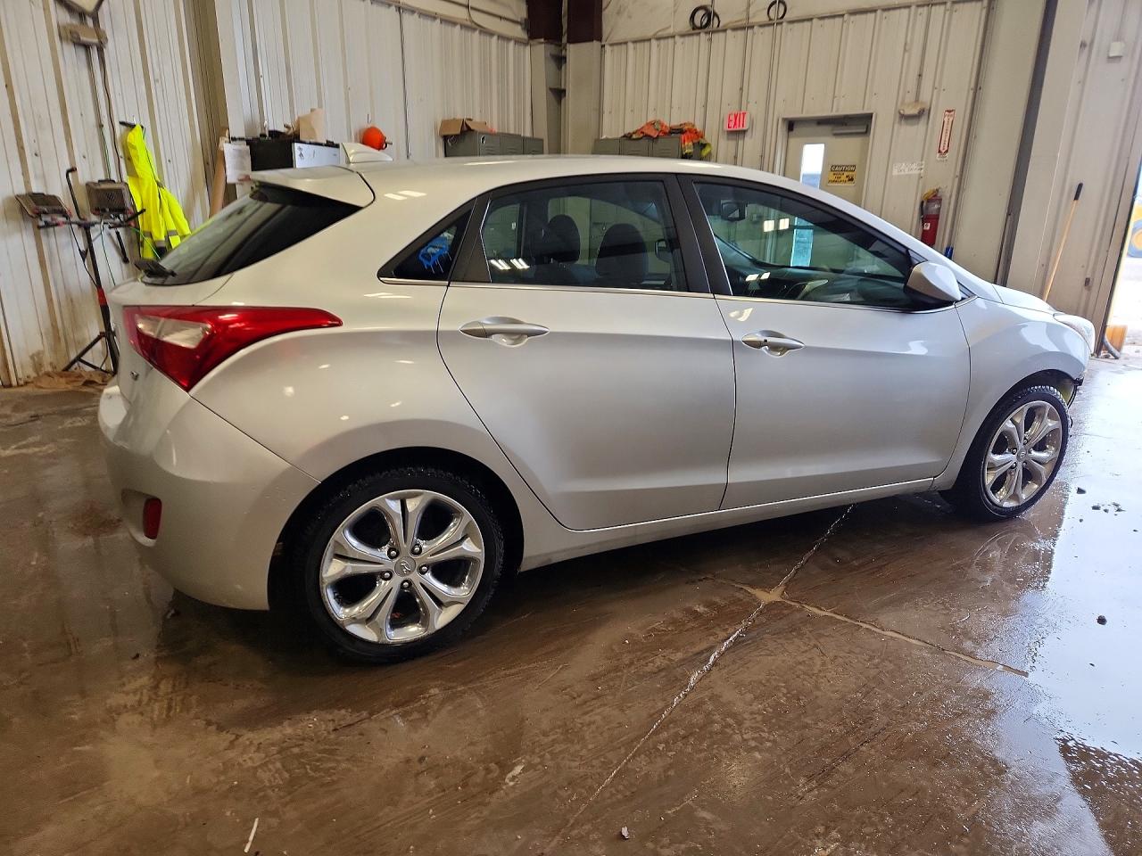 2013 Hyundai Elantra Gt Base Silver vin: KMHD35LE8DU086195