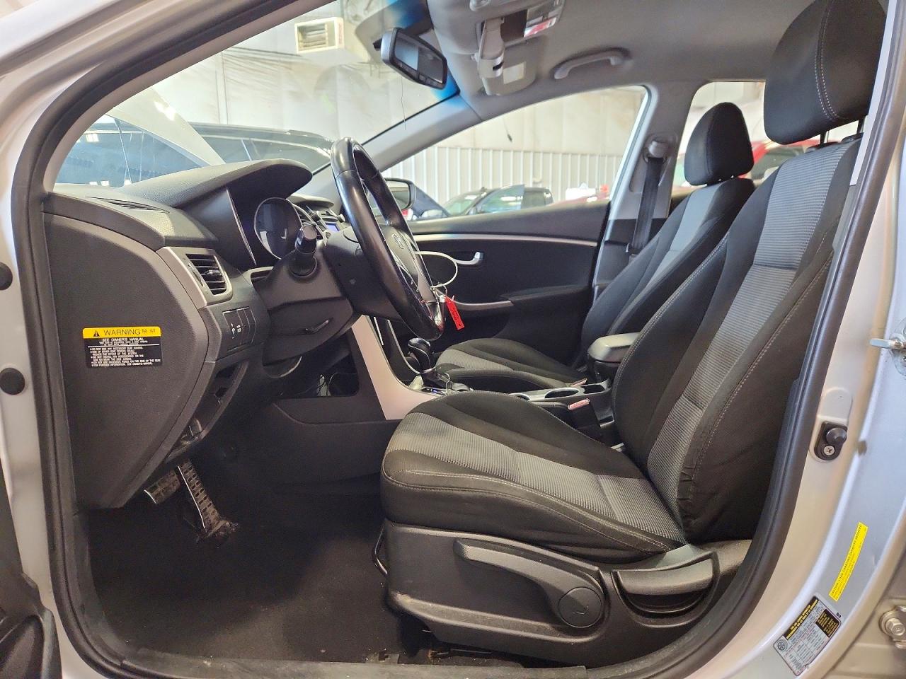 2013 Hyundai Elantra Gt Base Silver vin: KMHD35LE8DU086195