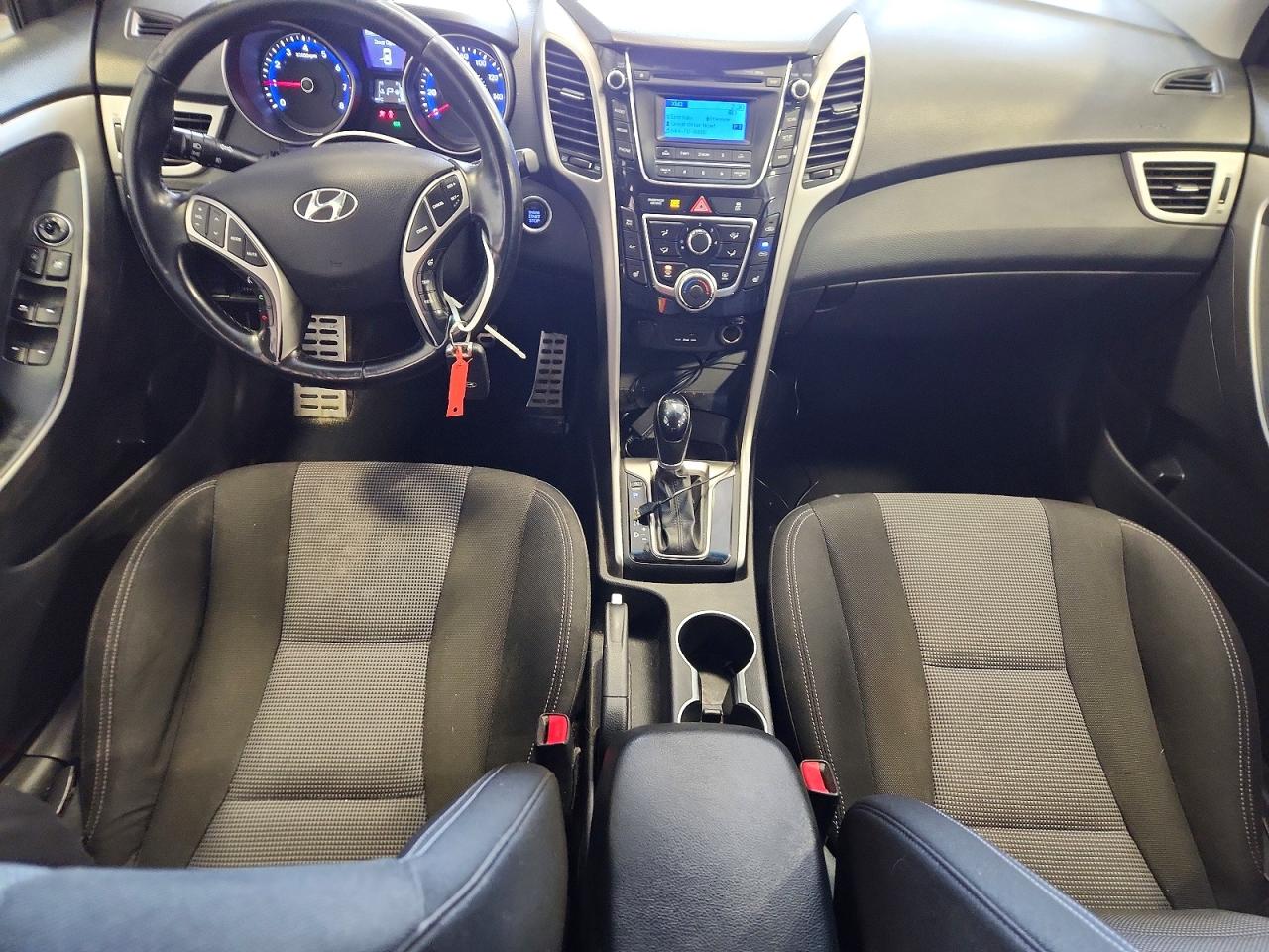 2013 Hyundai Elantra Gt Base Silver vin: KMHD35LE8DU086195