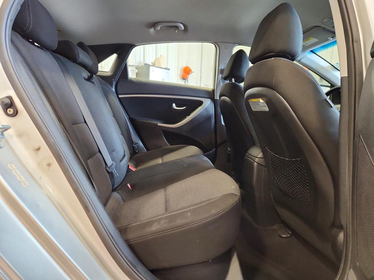 2013 Hyundai Elantra Gt Base Silver vin: KMHD35LE8DU086195