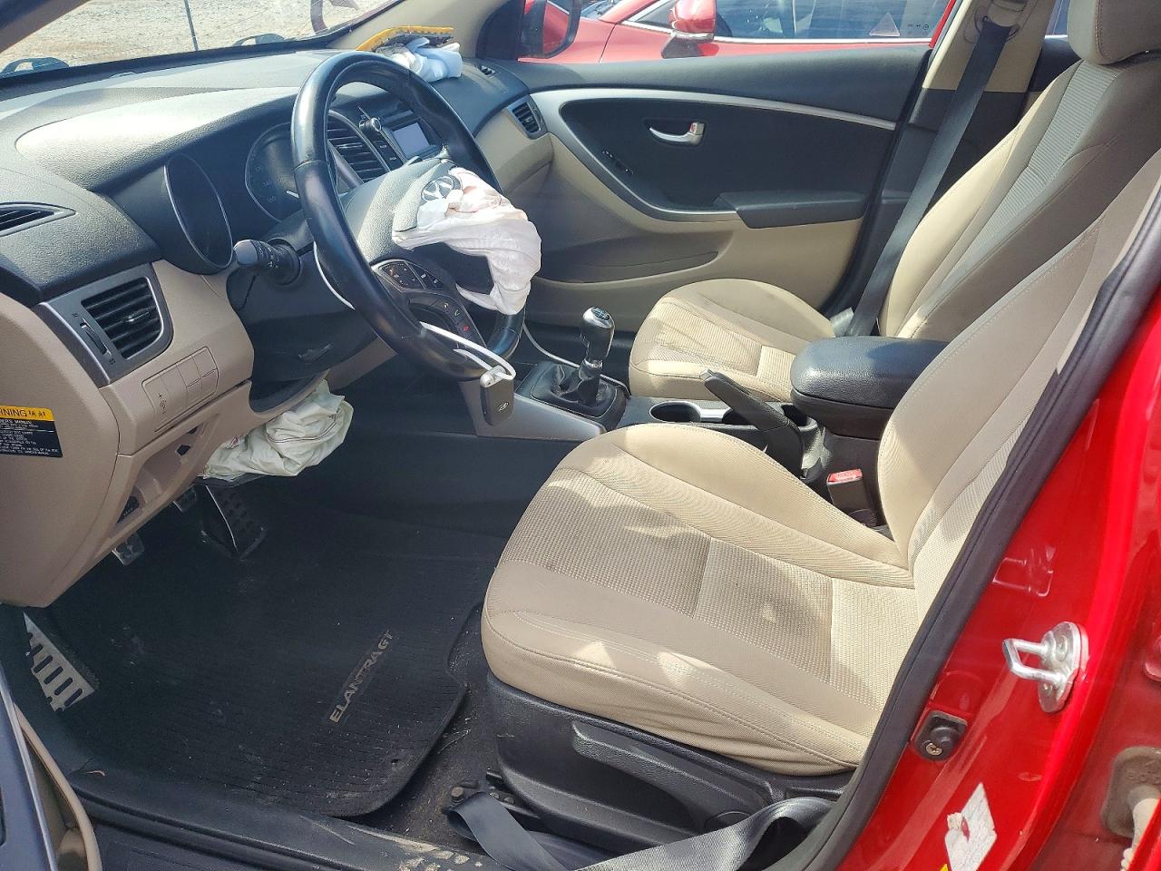 2013 Hyundai Elantra Gt Base Red vin: KMHD35LE8DU087489