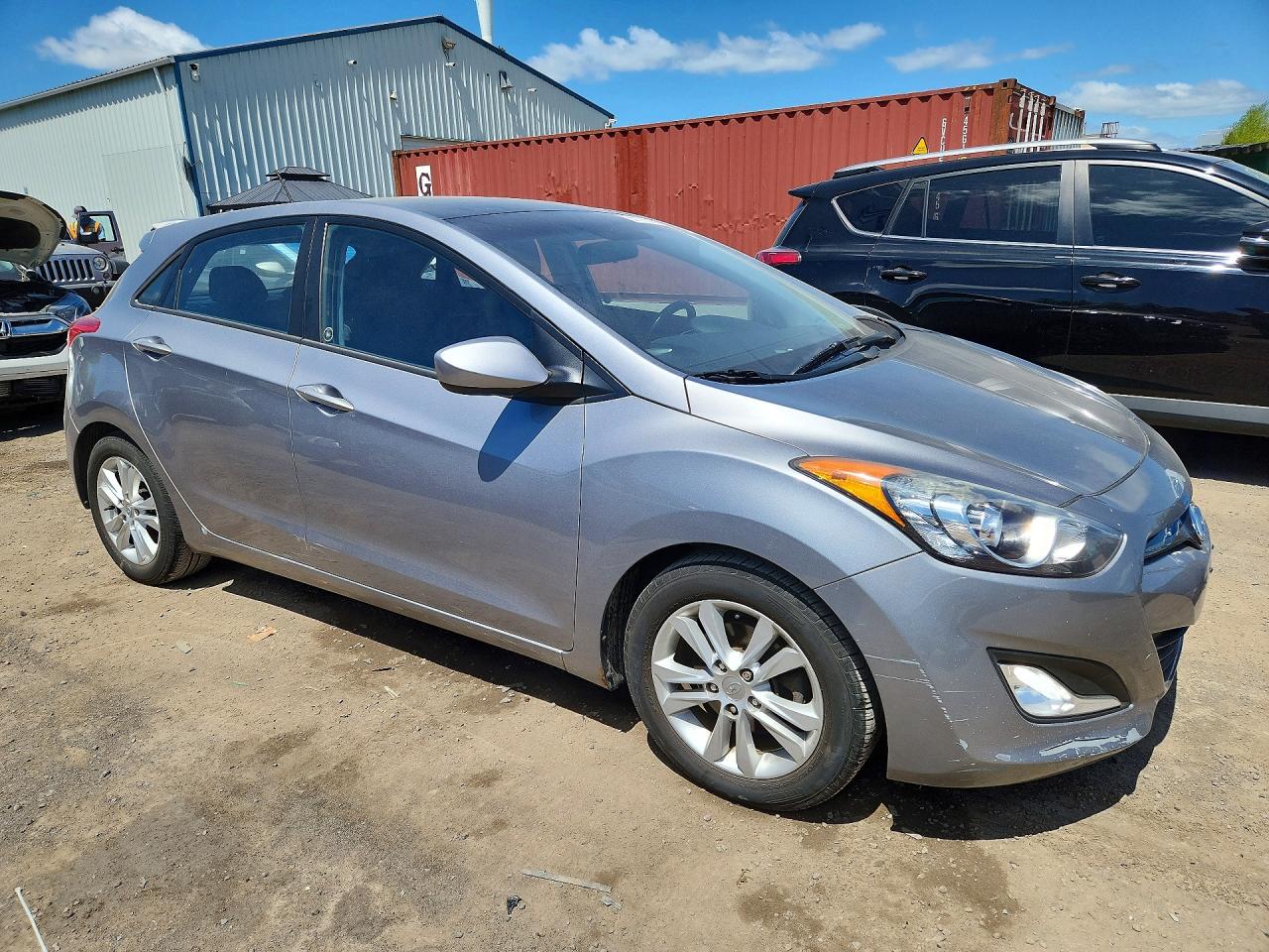 2013 Hyundai Elantra Gt Base Silver vin: KMHD35LE8DU092448