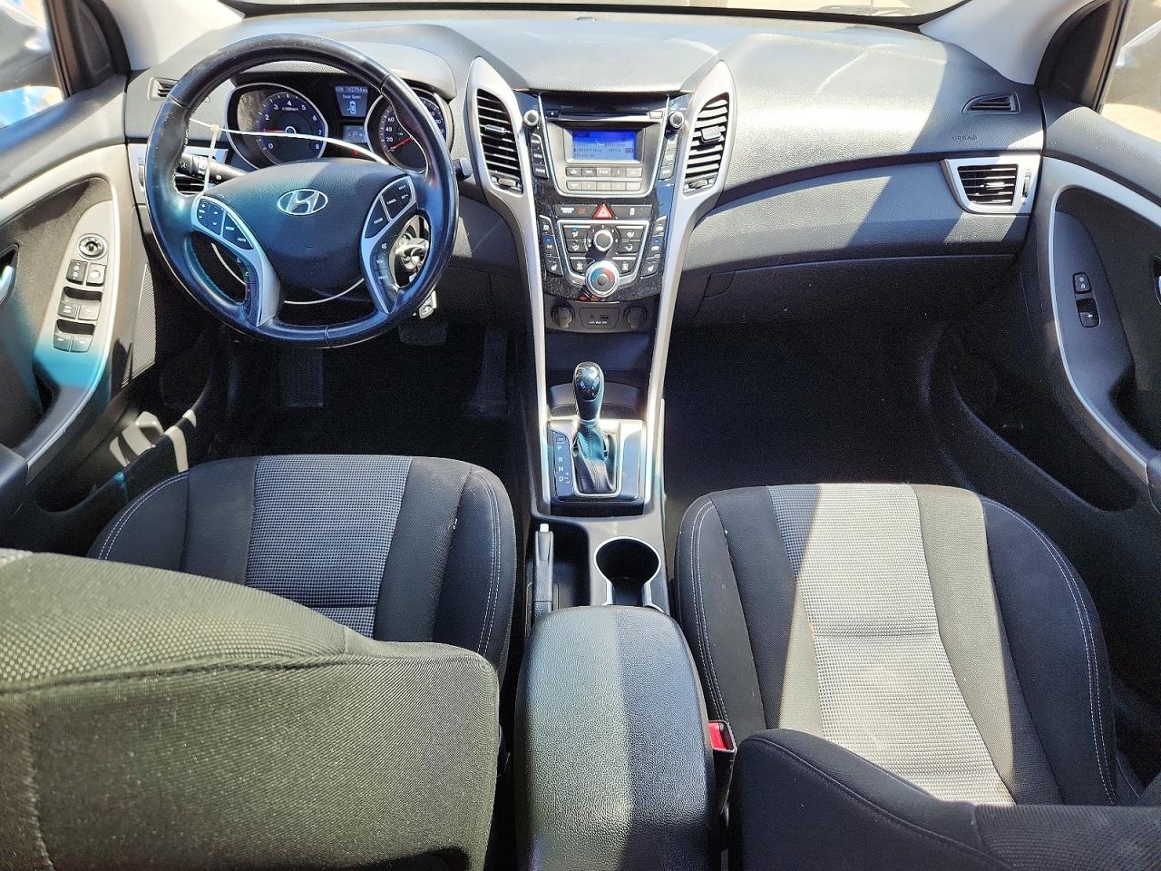 2013 Hyundai Elantra Gt Base Silver vin: KMHD35LE8DU092448