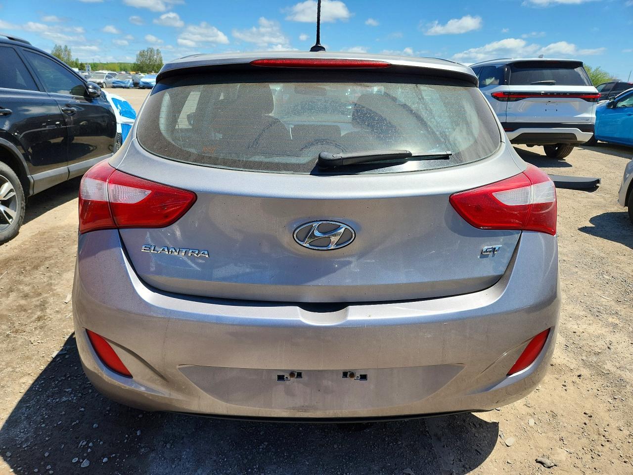 2013 Hyundai Elantra Gt Base Silver vin: KMHD35LE8DU092448