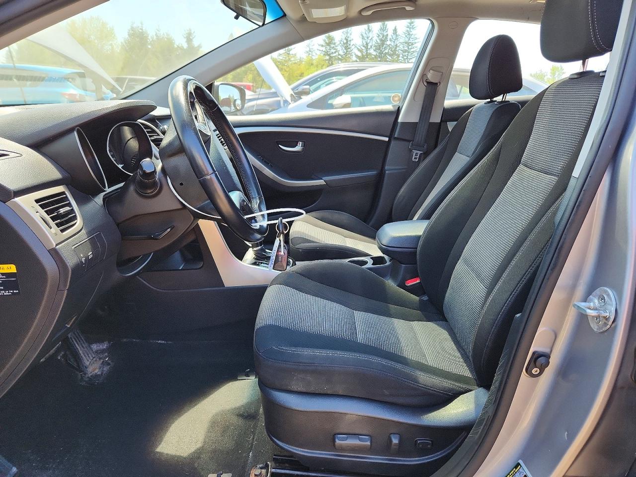 2013 Hyundai Elantra Gt Base Silver vin: KMHD35LE8DU092448