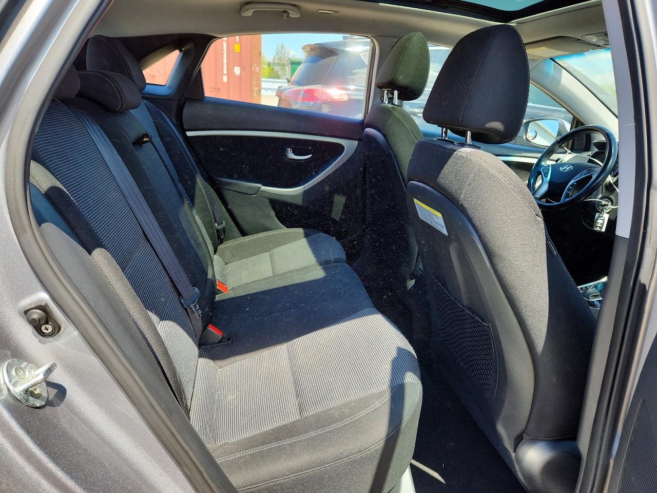 2013 Hyundai Elantra Gt Base Silver vin: KMHD35LE8DU092448