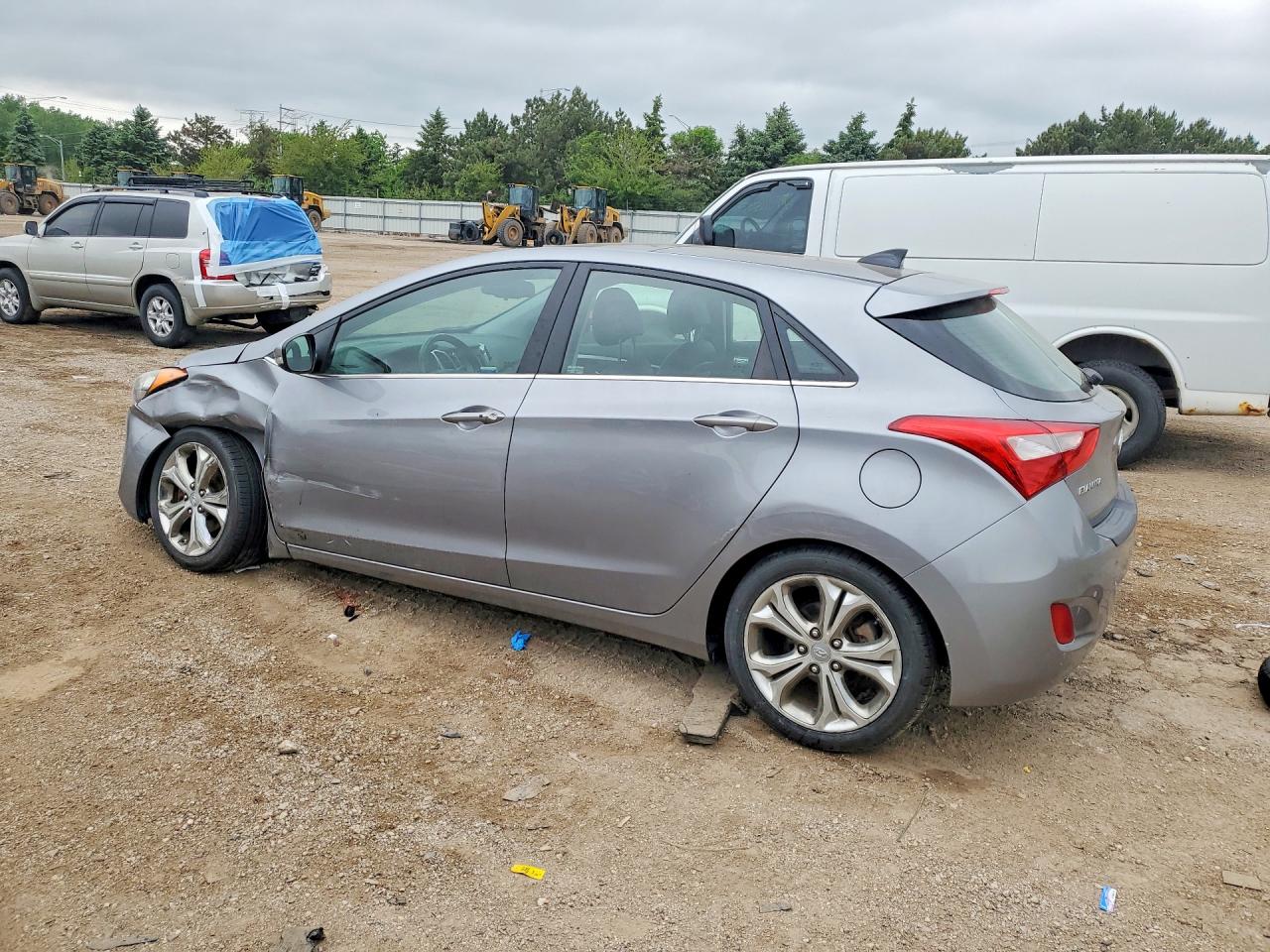 2013 Hyundai Elantra Gt Base Silver vin: KMHD35LE8DU110639