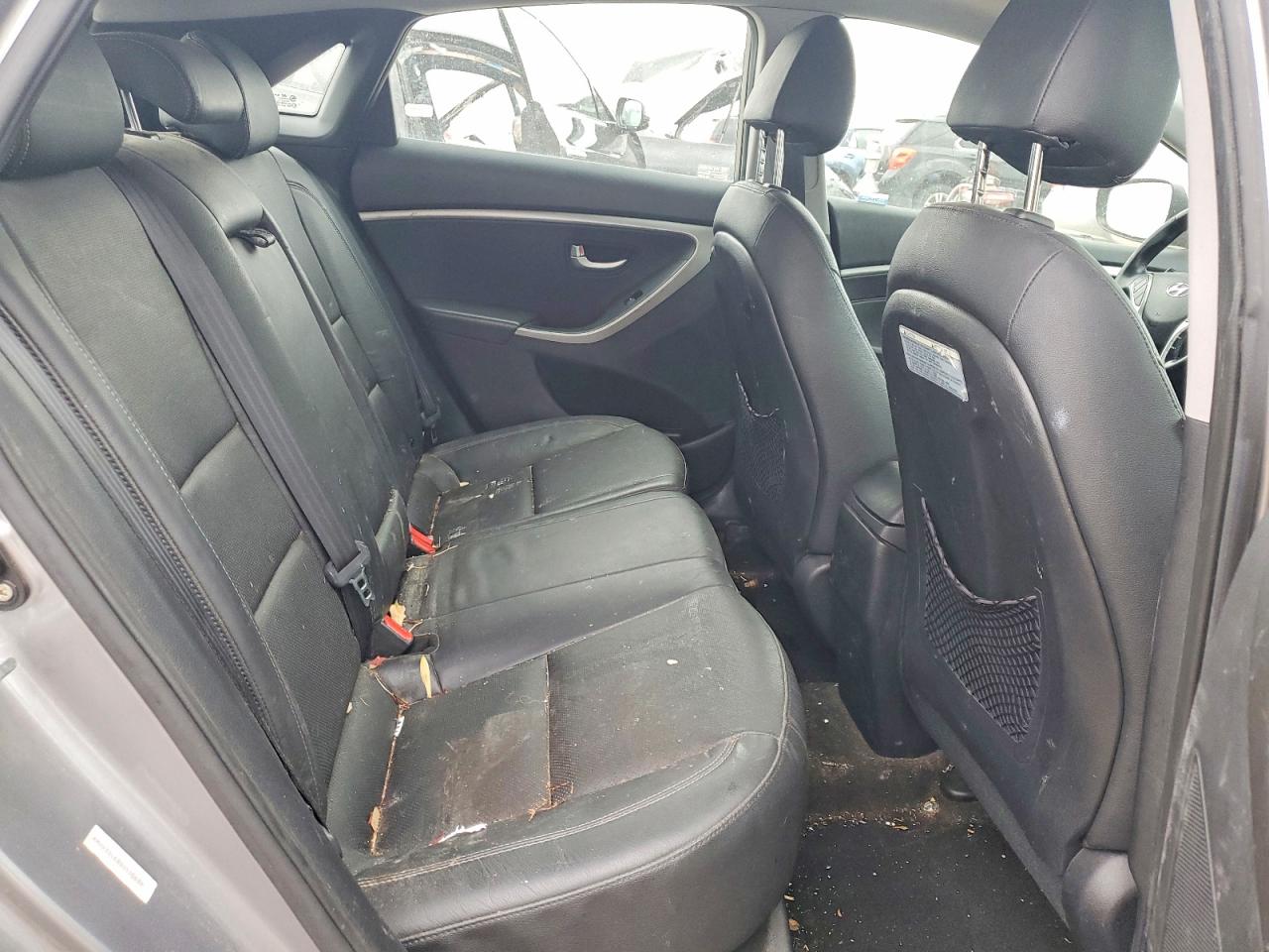 2013 Hyundai Elantra Gt Base Silver vin: KMHD35LE8DU110639