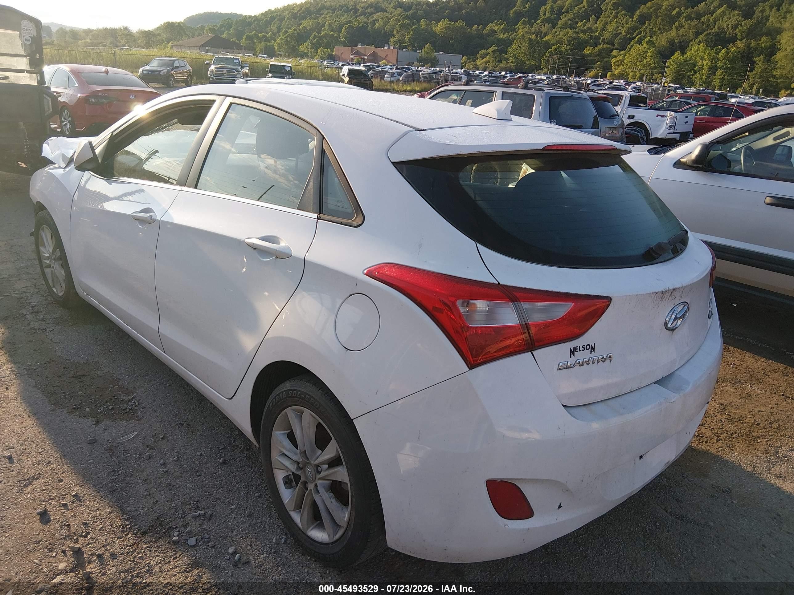 2013 Hyundai Elantra Gt   White vin: KMHD35LE9DU025065