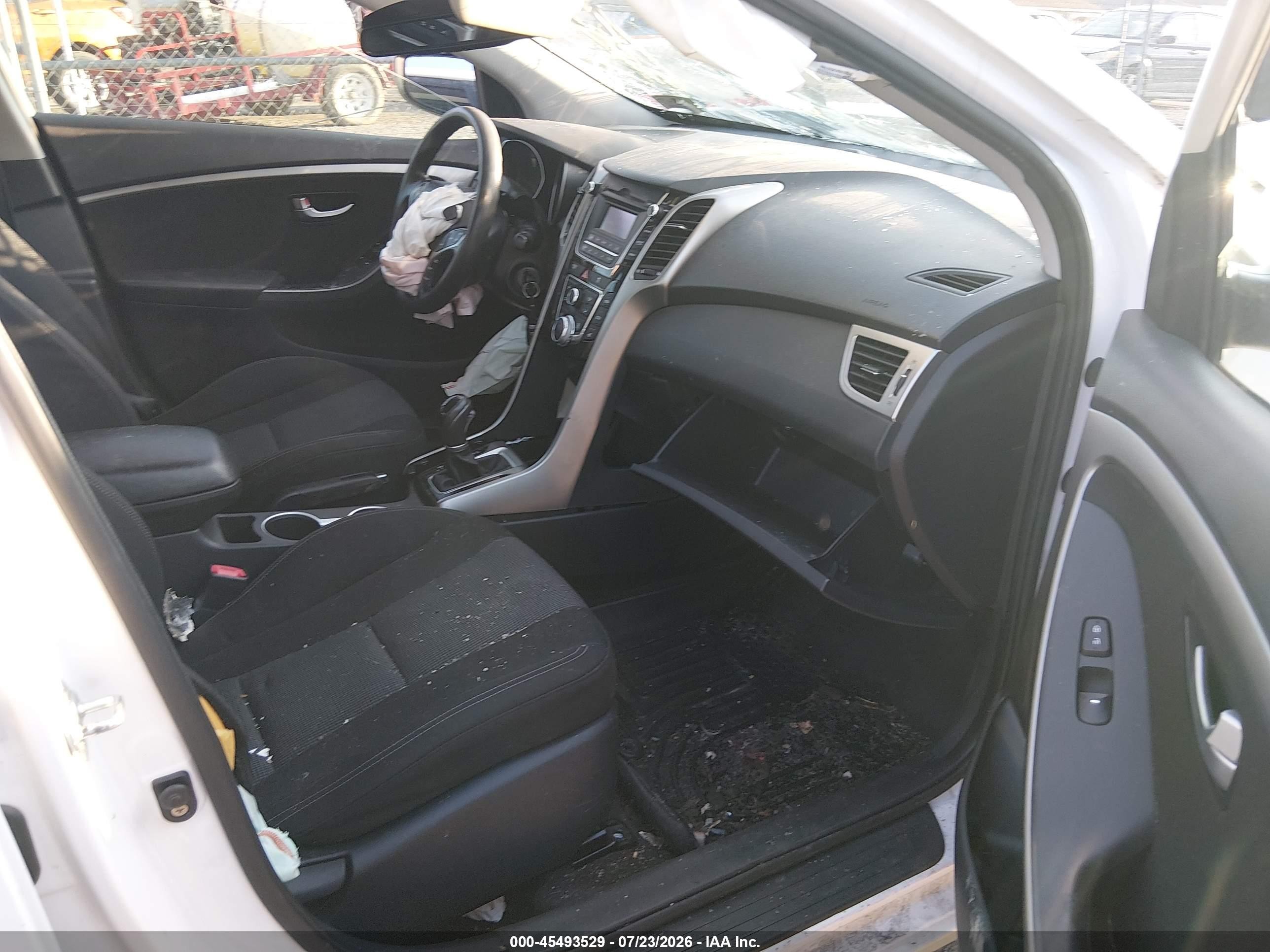 2013 Hyundai Elantra Gt   White vin: KMHD35LE9DU025065