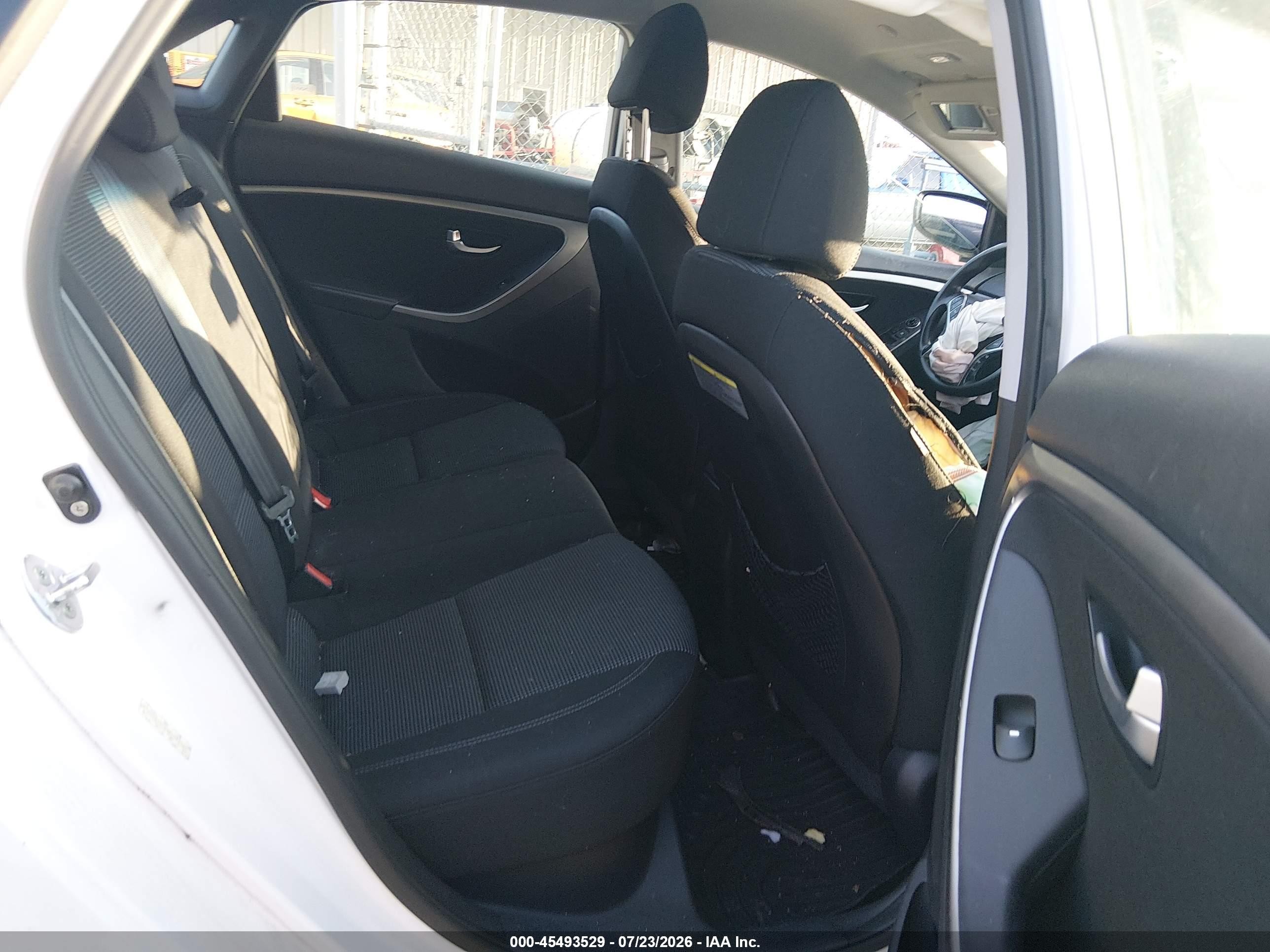 2013 Hyundai Elantra Gt   White vin: KMHD35LE9DU025065