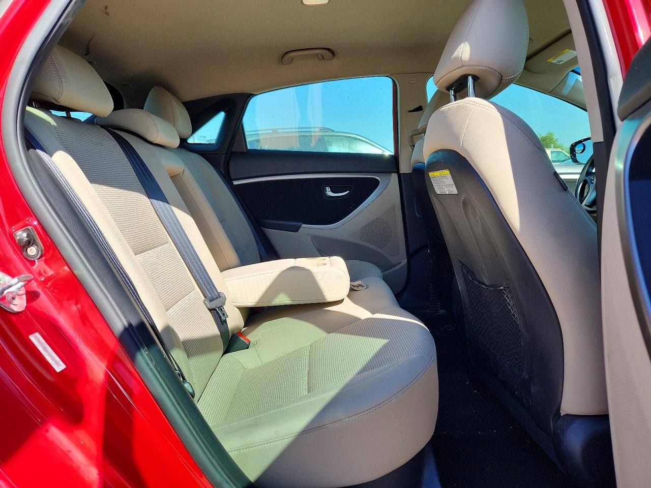 2013 Hyundai Elantra Gt Base Red vin: KMHD35LE9DU028208