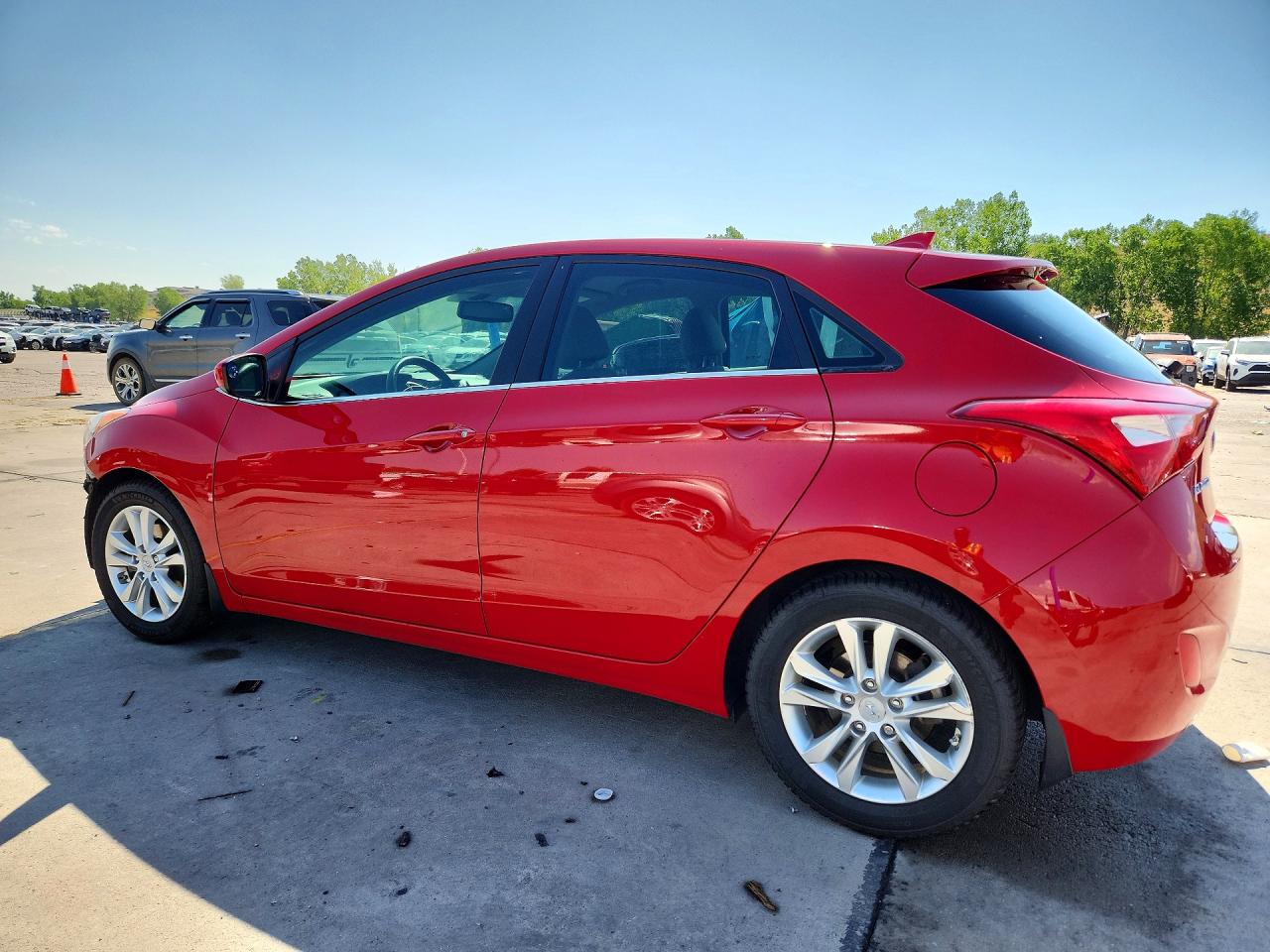 2013 Hyundai Elantra Gt Base Red vin: KMHD35LE9DU028208
