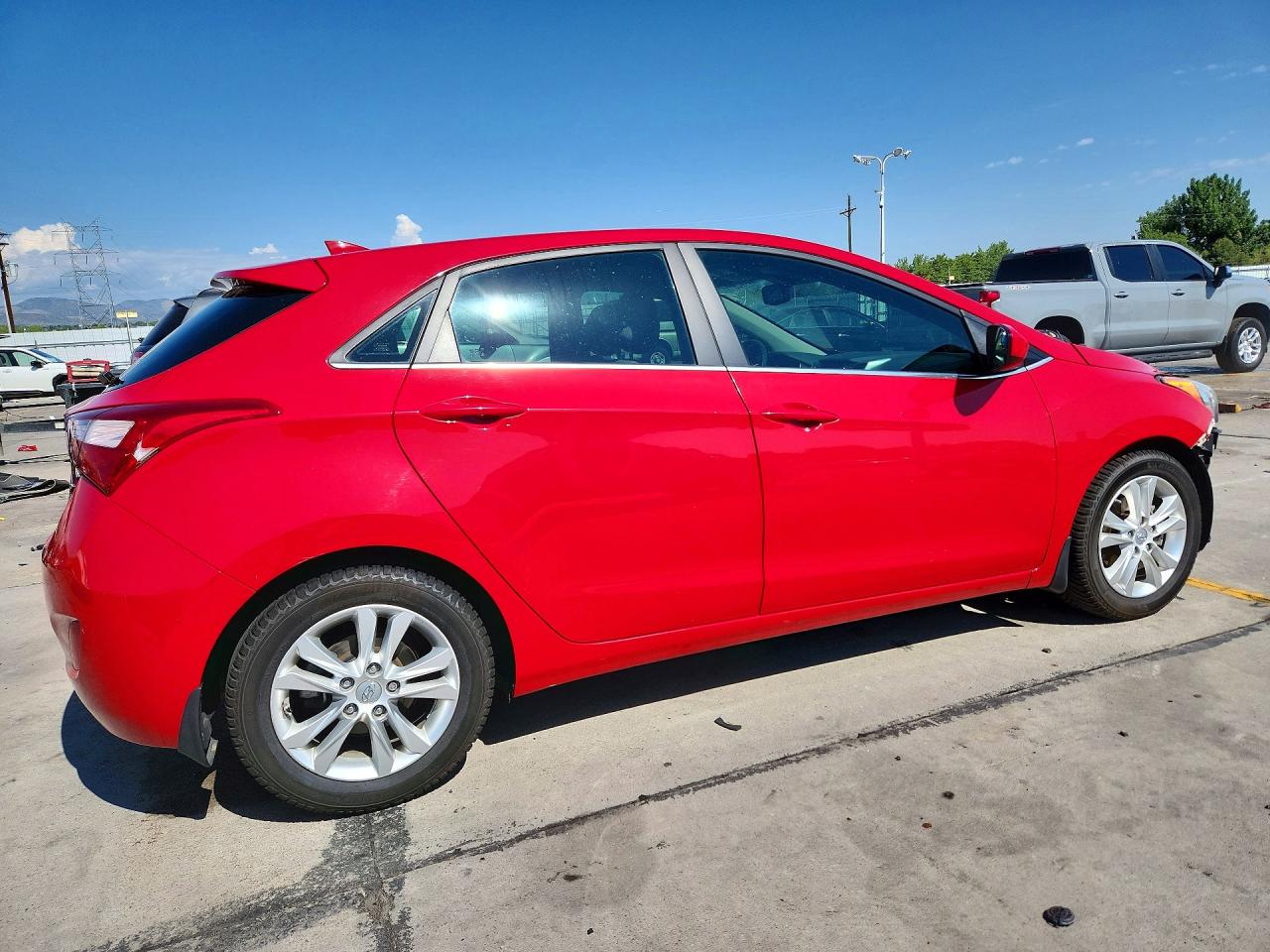 2013 Hyundai Elantra Gt Base Red vin: KMHD35LE9DU028208