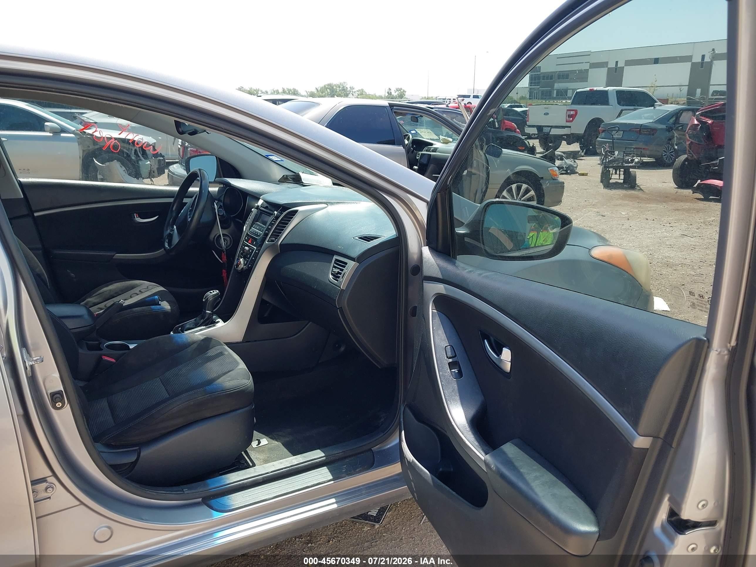 2013 Hyundai Elantra Gt   Silver vin: KMHD35LE9DU030220