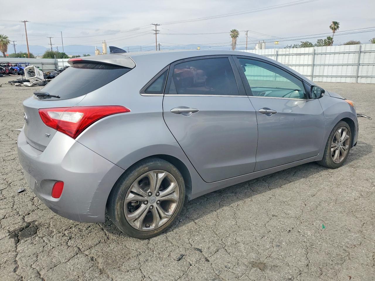 2013 Hyundai Elantra Gt Base Silver vin: KMHD35LE9DU032940