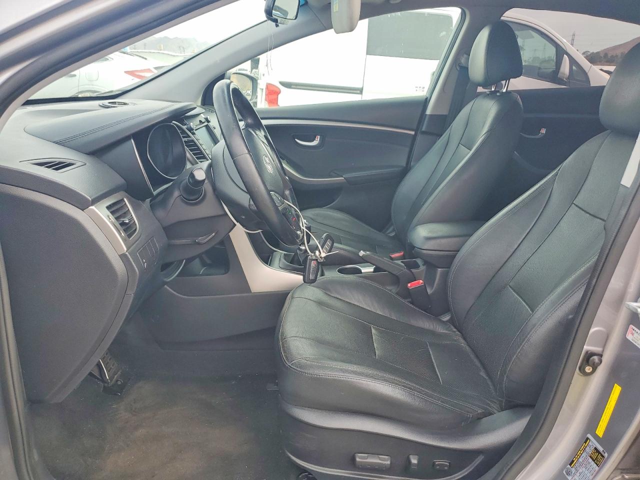 2013 Hyundai Elantra Gt Base Silver vin: KMHD35LE9DU032940