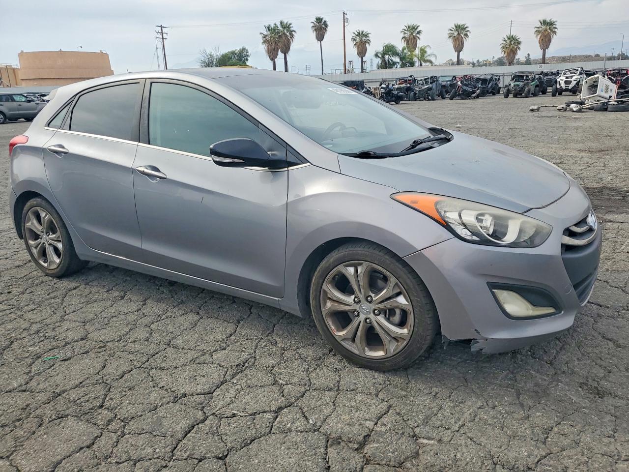 2013 Hyundai Elantra Gt Base Silver vin: KMHD35LE9DU032940