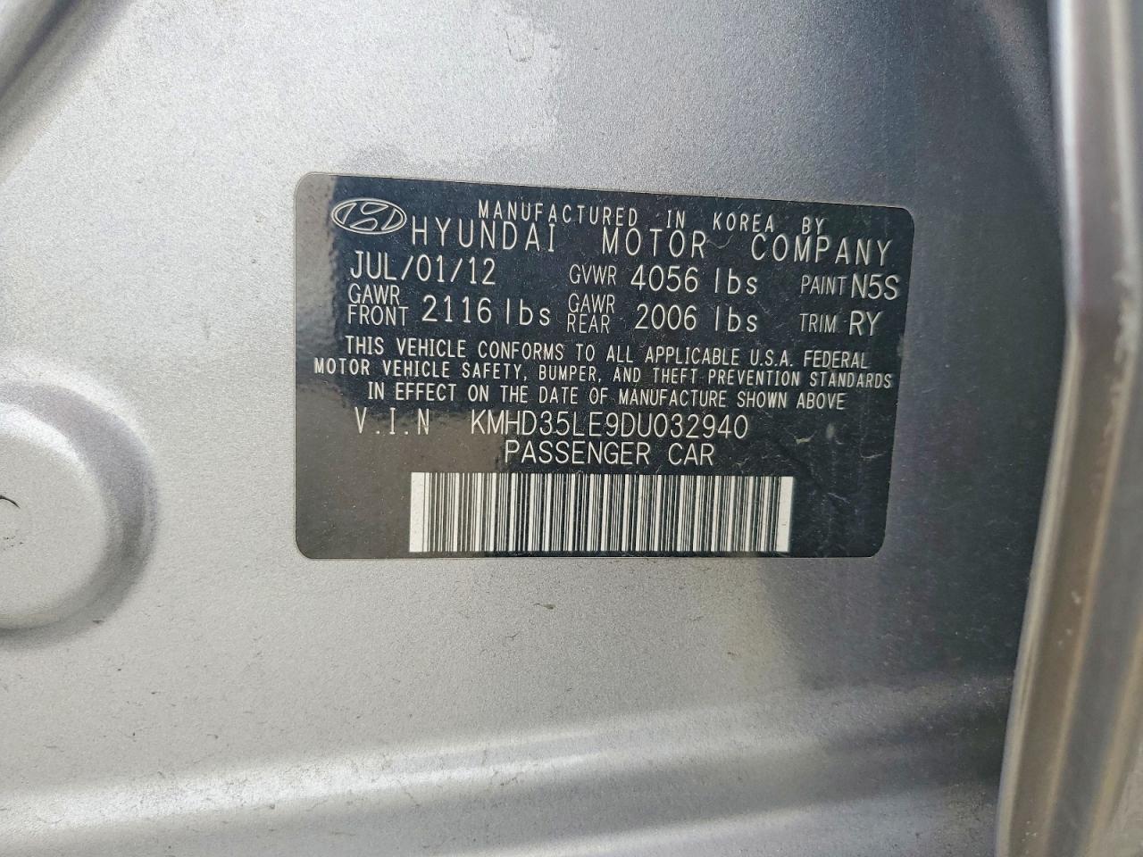 2013 Hyundai Elantra Gt Base Silver vin: KMHD35LE9DU032940