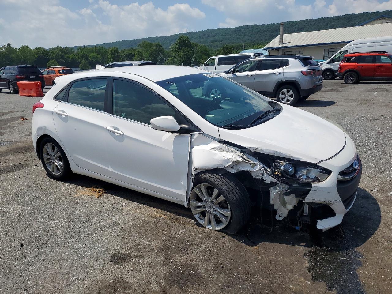 2013 Hyundai Elantra Gt Base White vin: KMHD35LE9DU033683