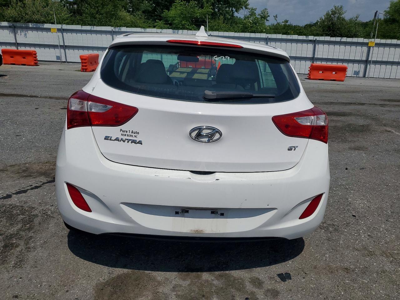 2013 Hyundai Elantra Gt Base White vin: KMHD35LE9DU033683