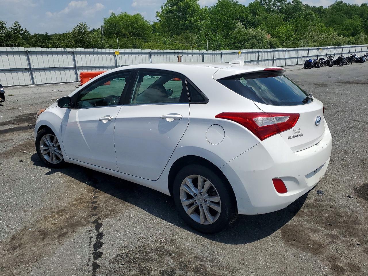 2013 Hyundai Elantra Gt Base White vin: KMHD35LE9DU033683