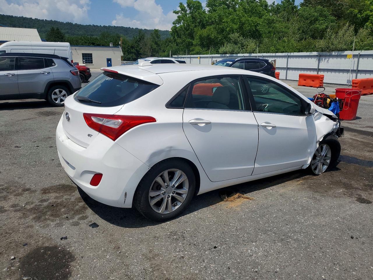 2013 Hyundai Elantra Gt Base White vin: KMHD35LE9DU033683