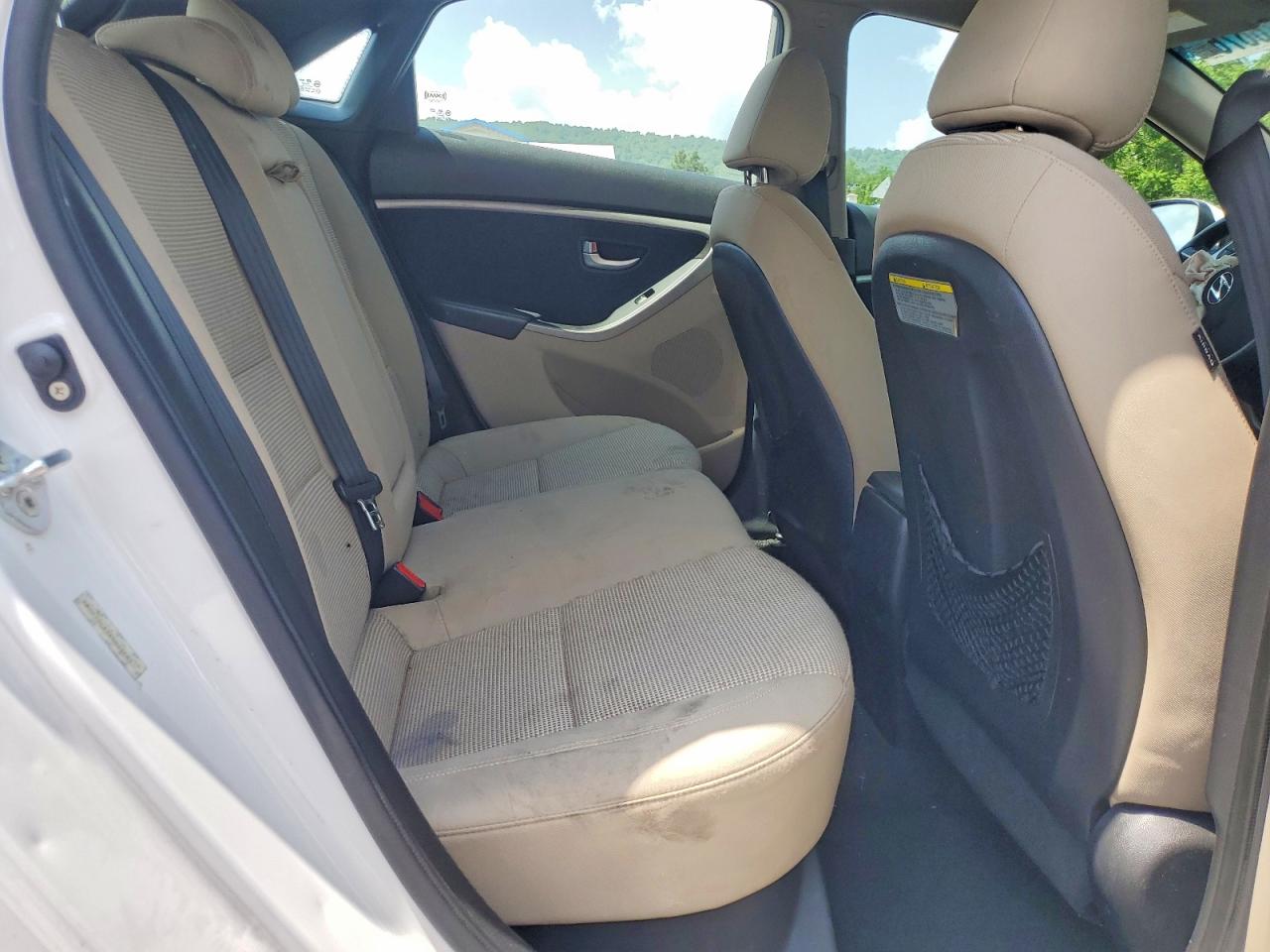 2013 Hyundai Elantra Gt Base White vin: KMHD35LE9DU033683
