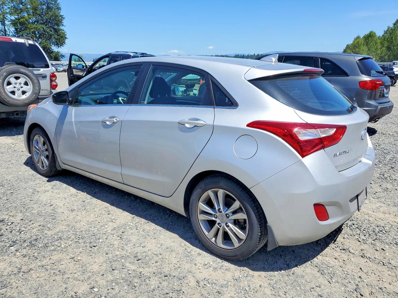 2013 Hyundai Elantra Gt Base Silver vin: KMHD35LE9DU057420