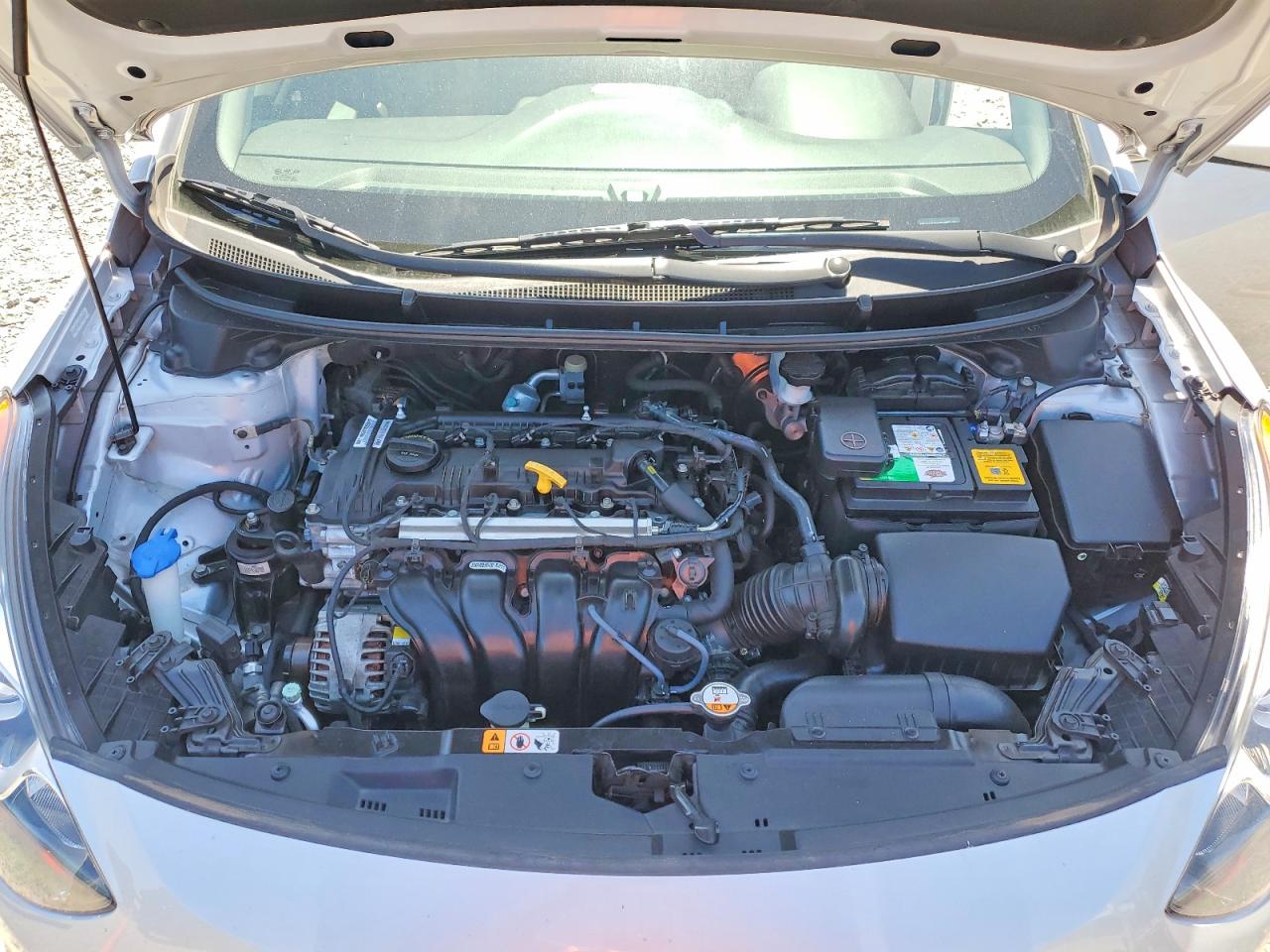 2013 Hyundai Elantra Gt Base Silver vin: KMHD35LE9DU057420