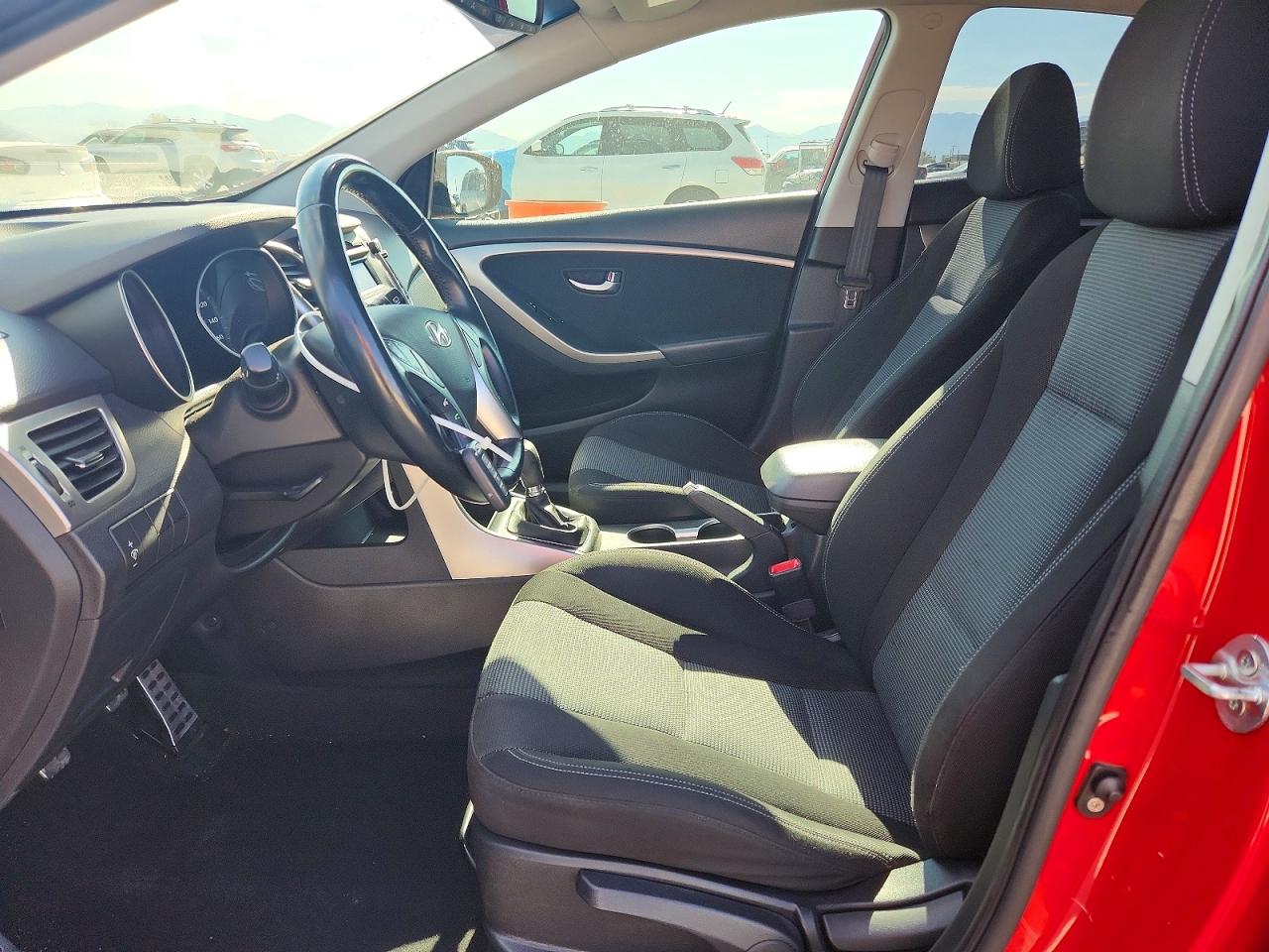 2013 Hyundai Elantra Gt Base Red vin: KMHD35LE9DU092085