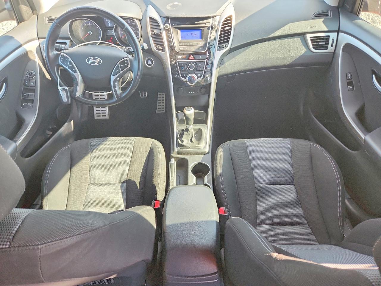 2013 Hyundai Elantra Gt Base Red vin: KMHD35LE9DU092085