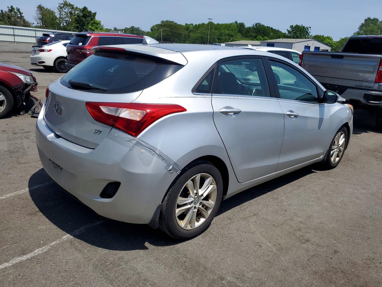 2013 Hyundai Elantra Gt Base Silver vin: KMHD35LE9DU122721