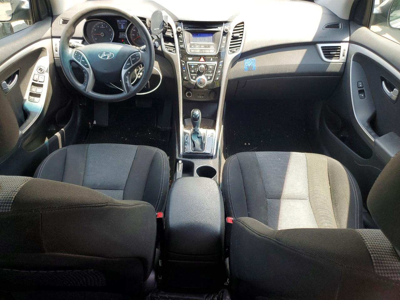 2013 Hyundai Elantra Gt Base Silver vin: KMHD35LE9DU122721