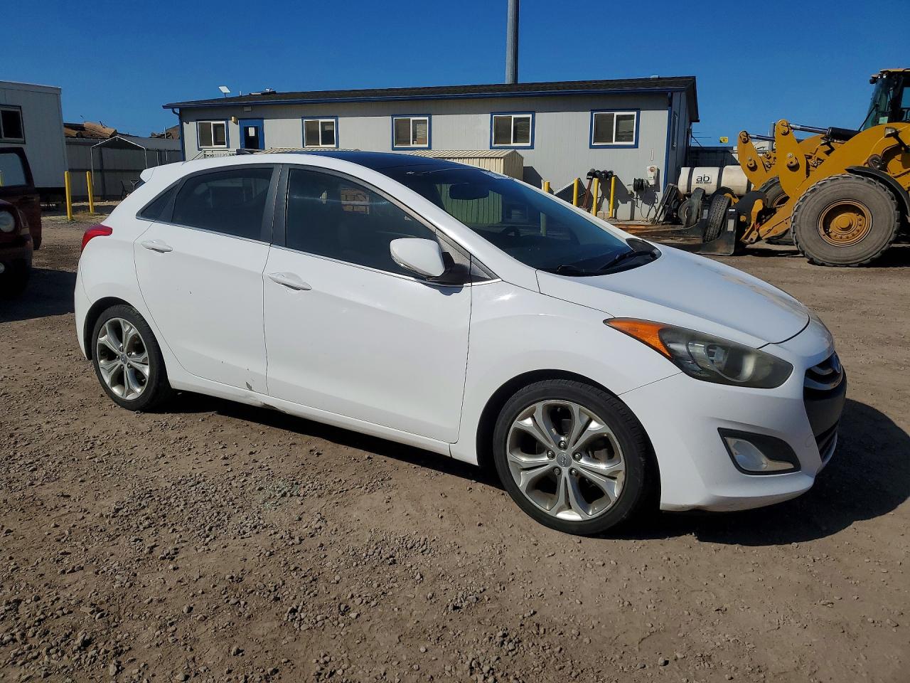 2013 Hyundai Elantra Gt Base White vin: KMHD35LE9DU126283