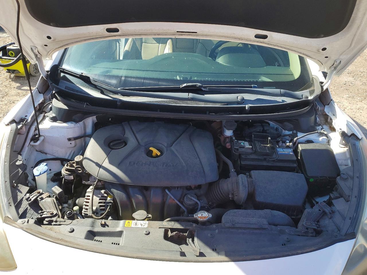 2013 Hyundai Elantra Gt Base White vin: KMHD35LE9DU126283