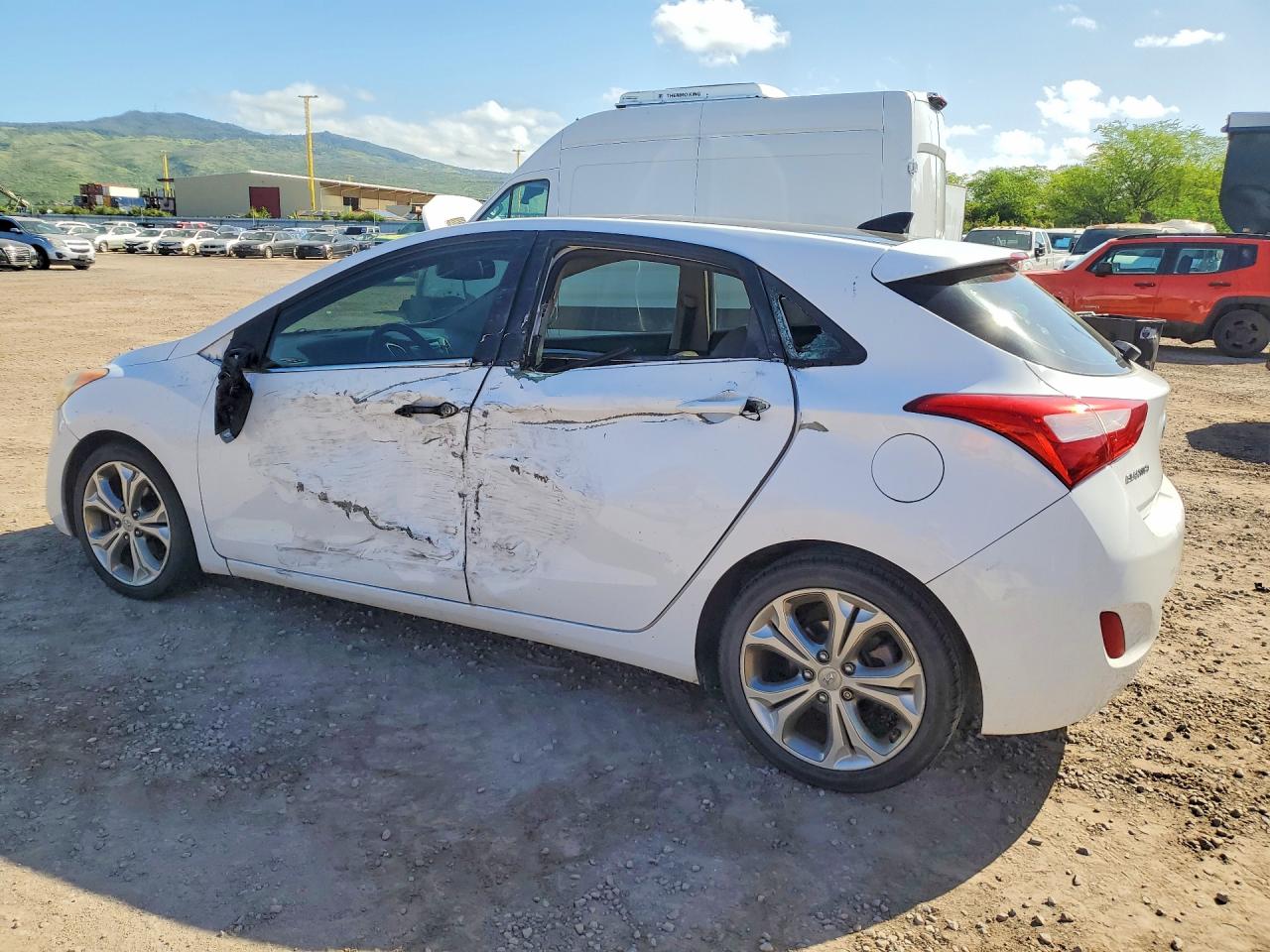 2013 Hyundai Elantra Gt Base White vin: KMHD35LE9DU126283