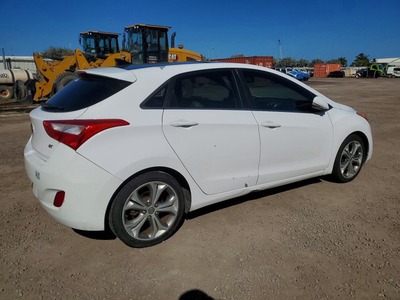 2013 Hyundai Elantra Gt Base White vin: KMHD35LE9DU126283