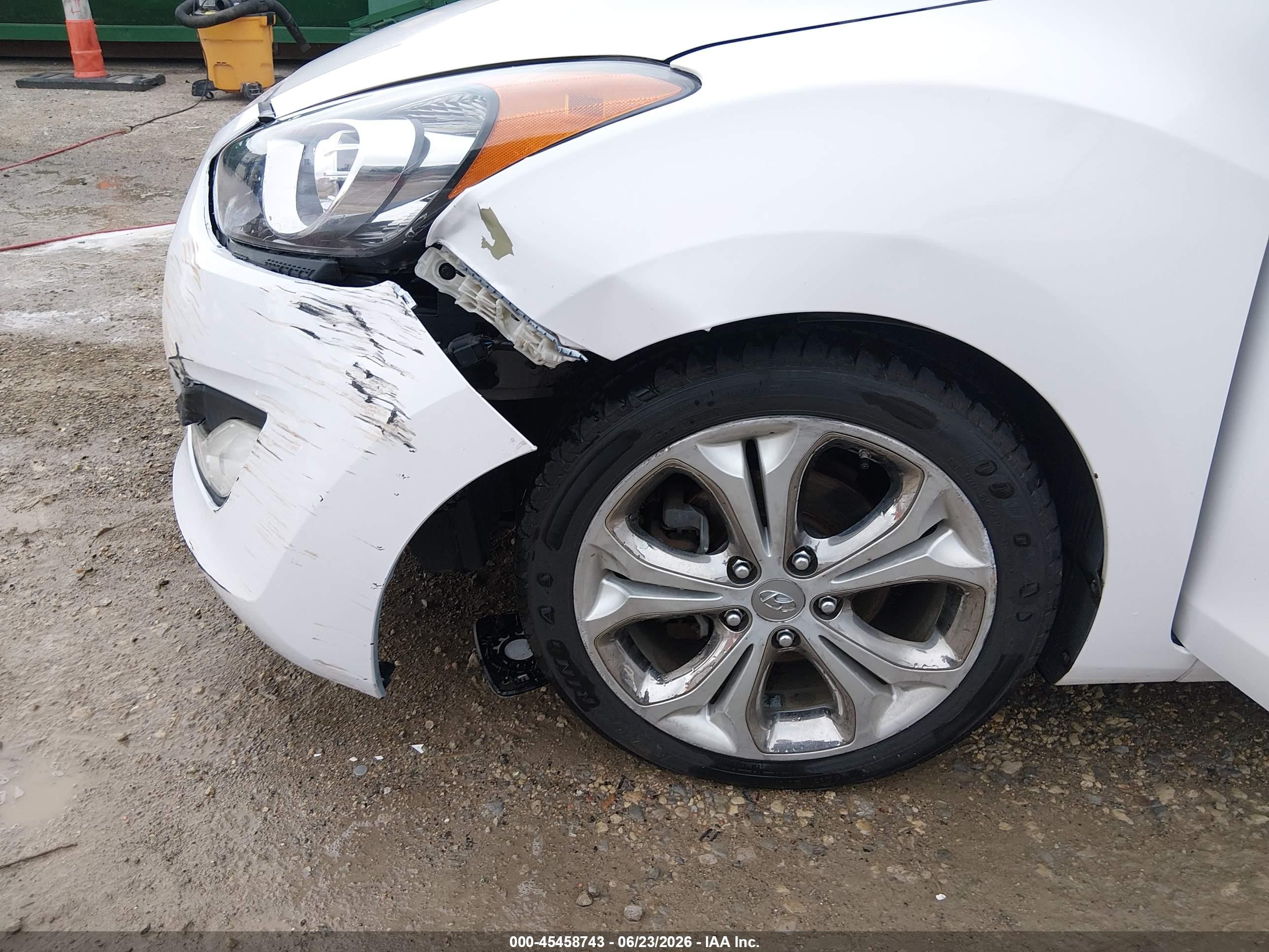 2013 Hyundai Elantra Gt   White vin: KMHD35LE9DU130284
