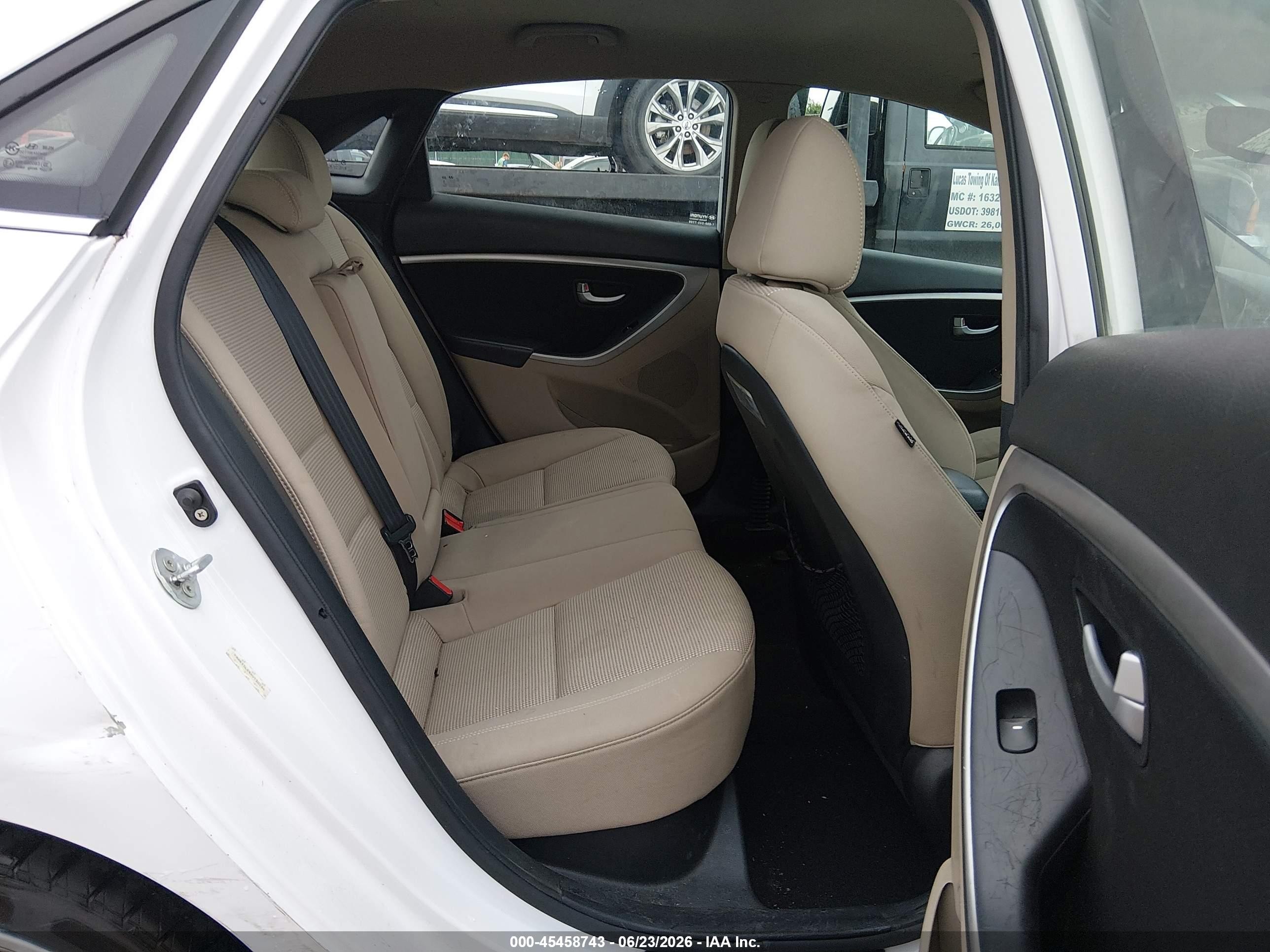 2013 Hyundai Elantra Gt   White vin: KMHD35LE9DU130284