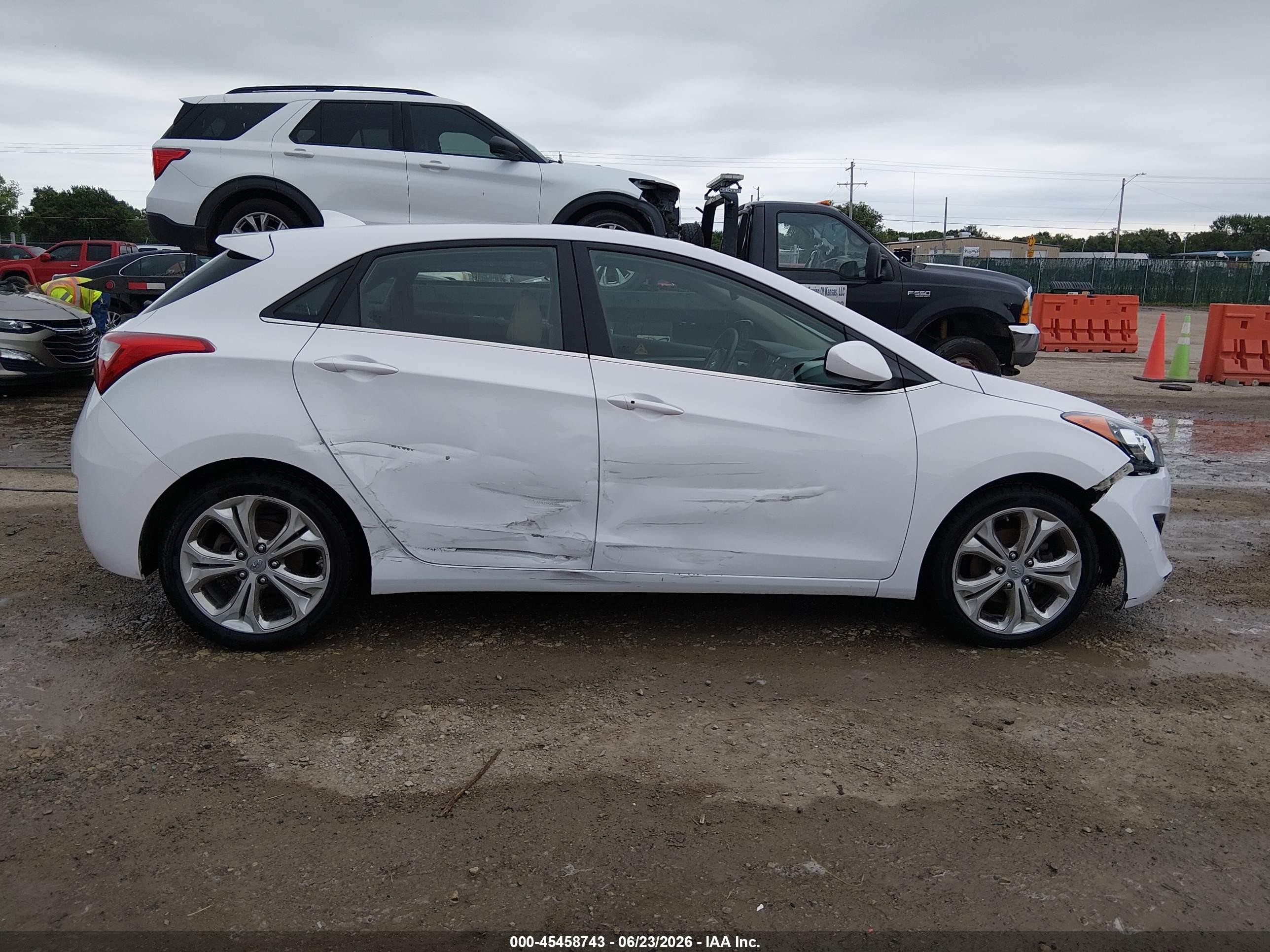 2013 Hyundai Elantra Gt   White vin: KMHD35LE9DU130284