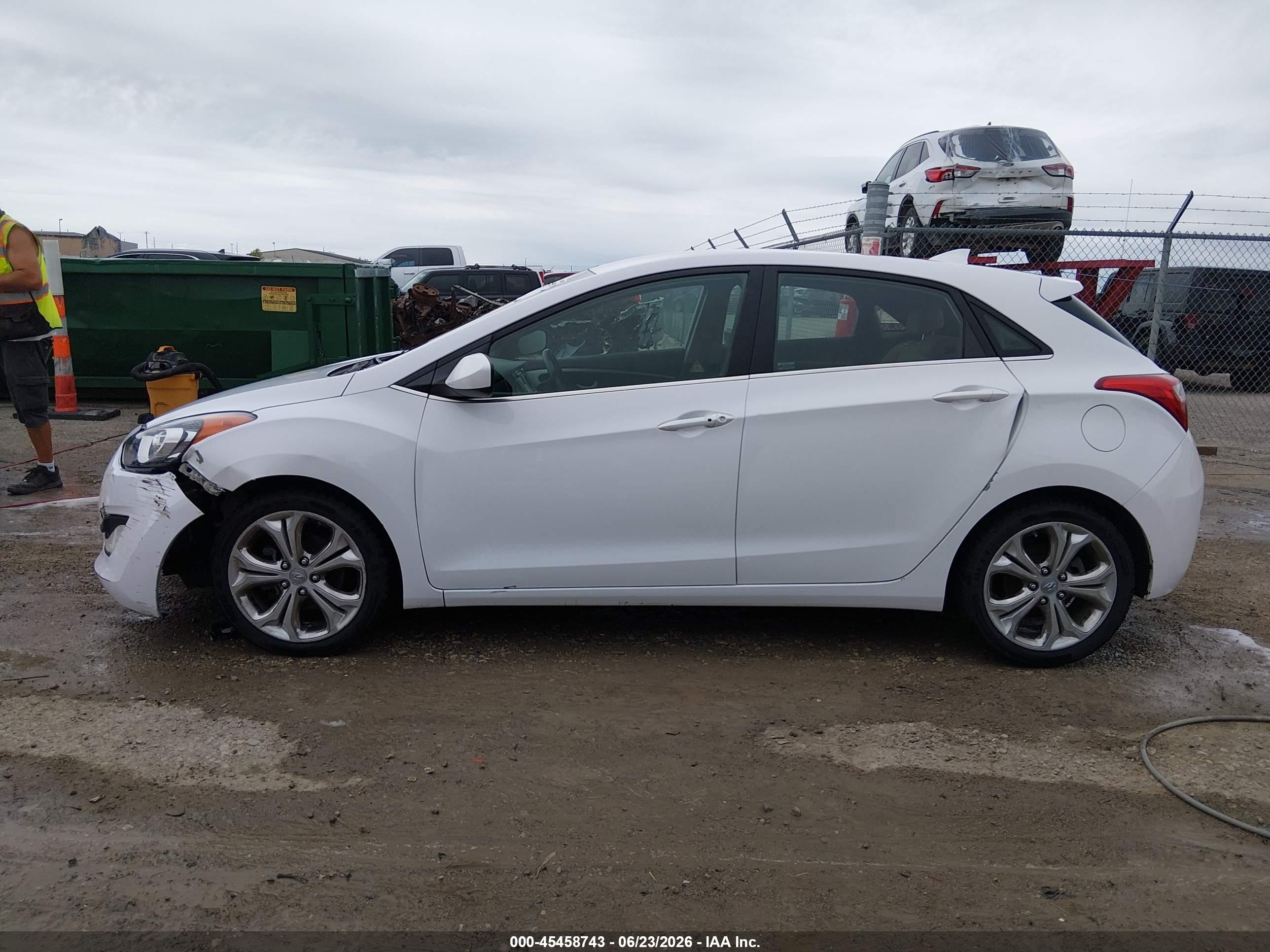 2013 Hyundai Elantra Gt   White vin: KMHD35LE9DU130284